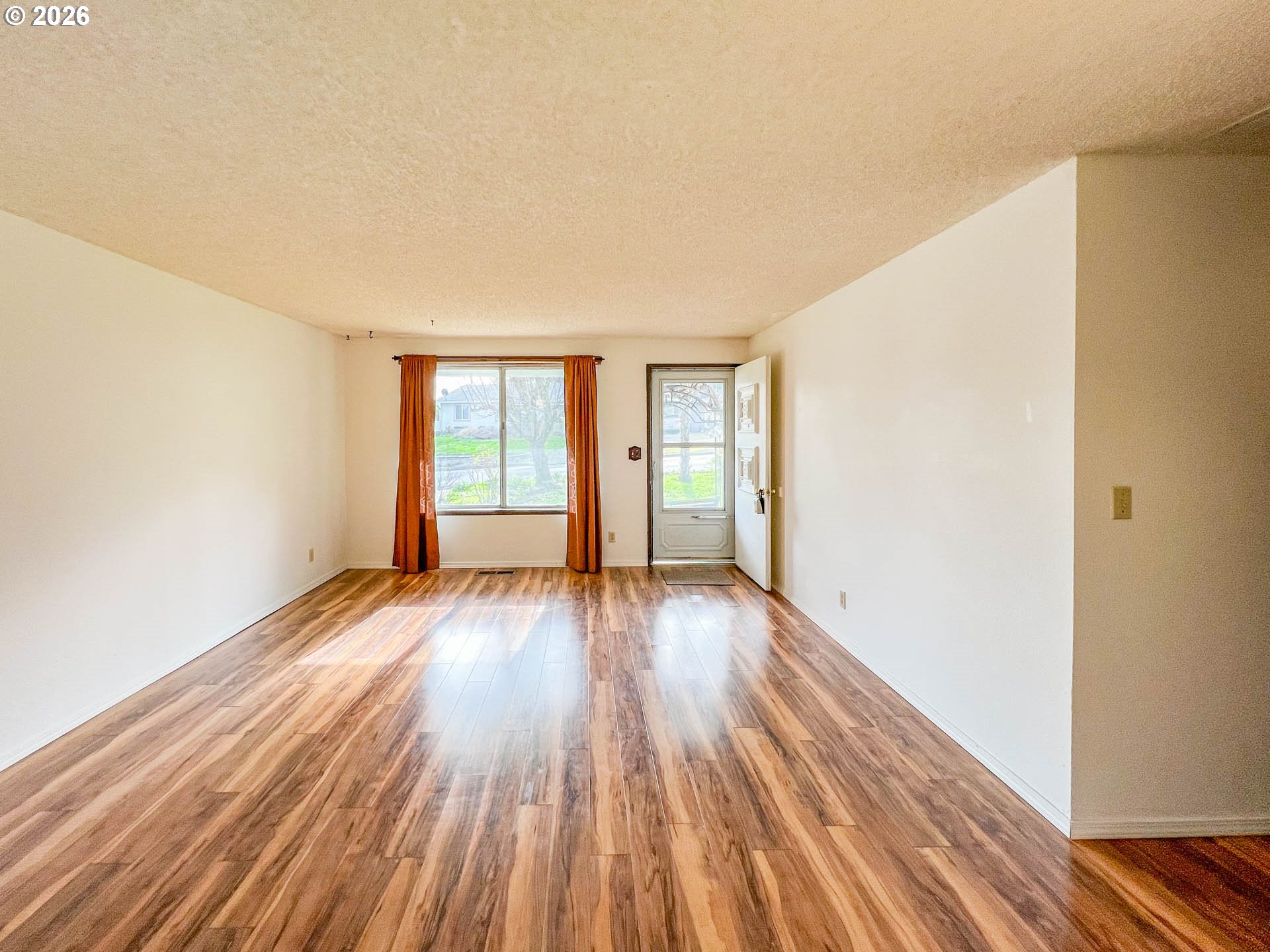 property viewer photo 3
