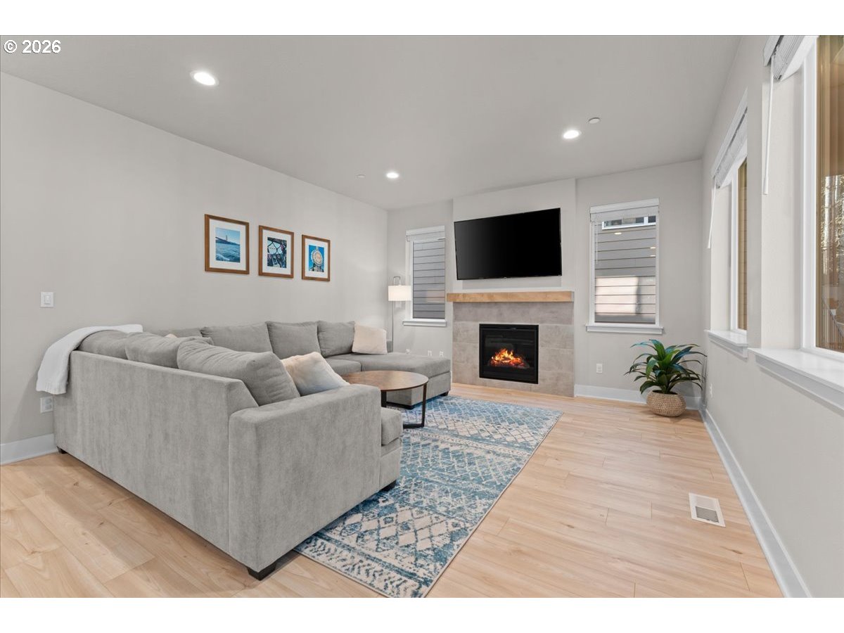 property viewer photo 9