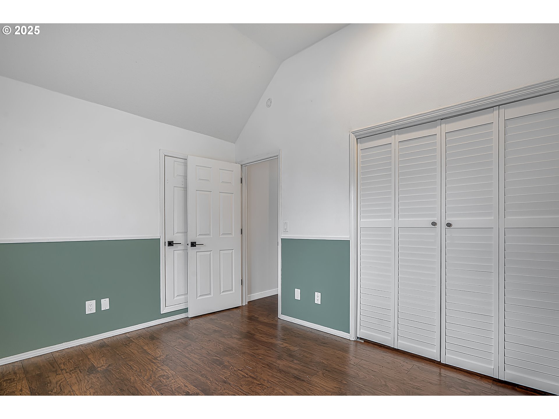 property viewer photo 25