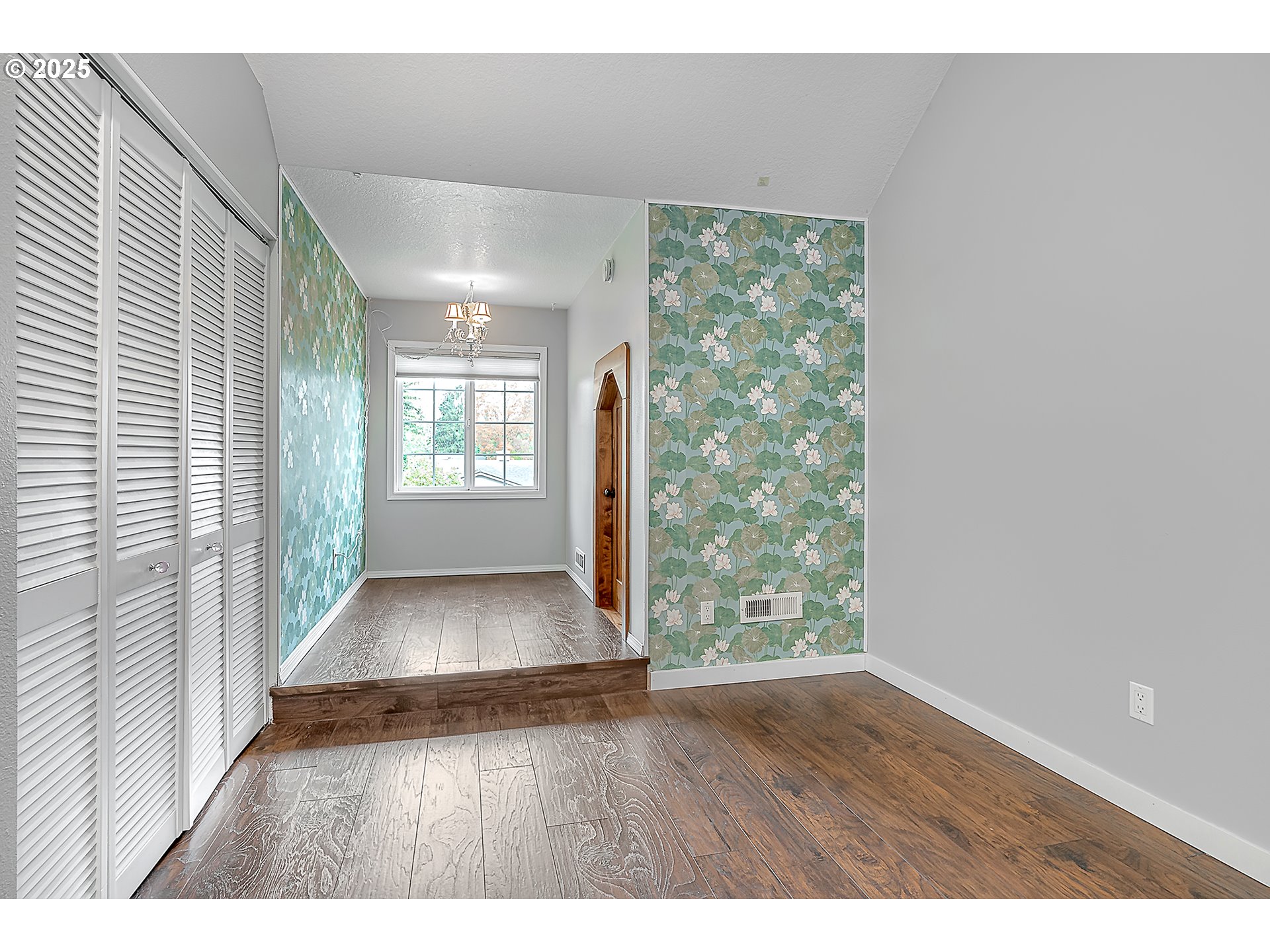 property viewer photo 26