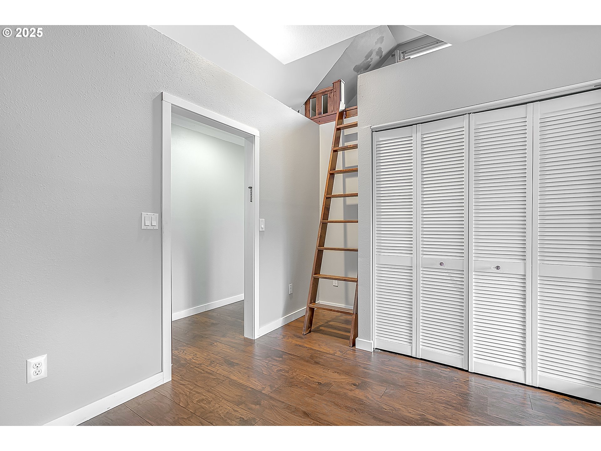 property viewer photo 27
