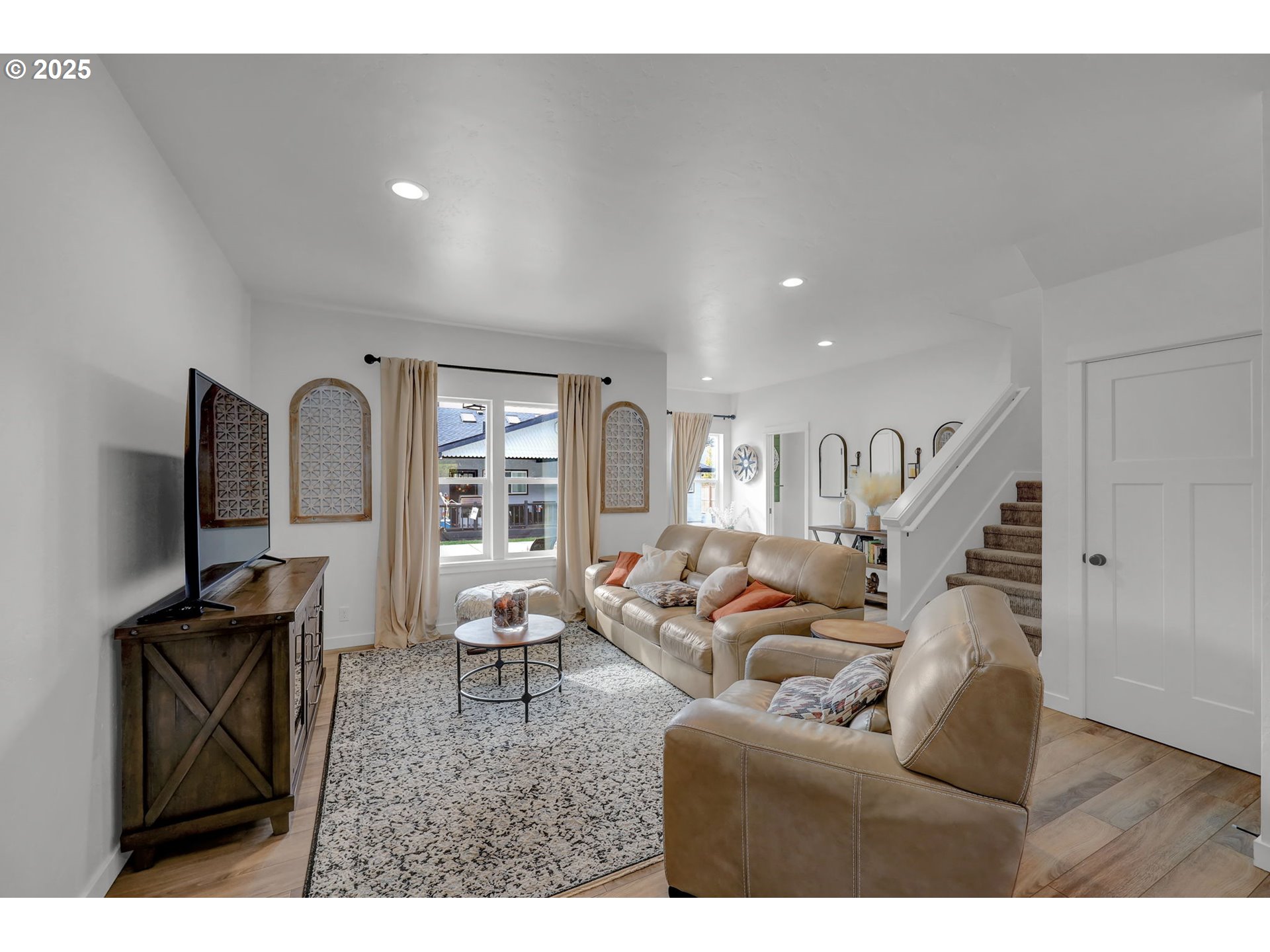 property viewer photo 10