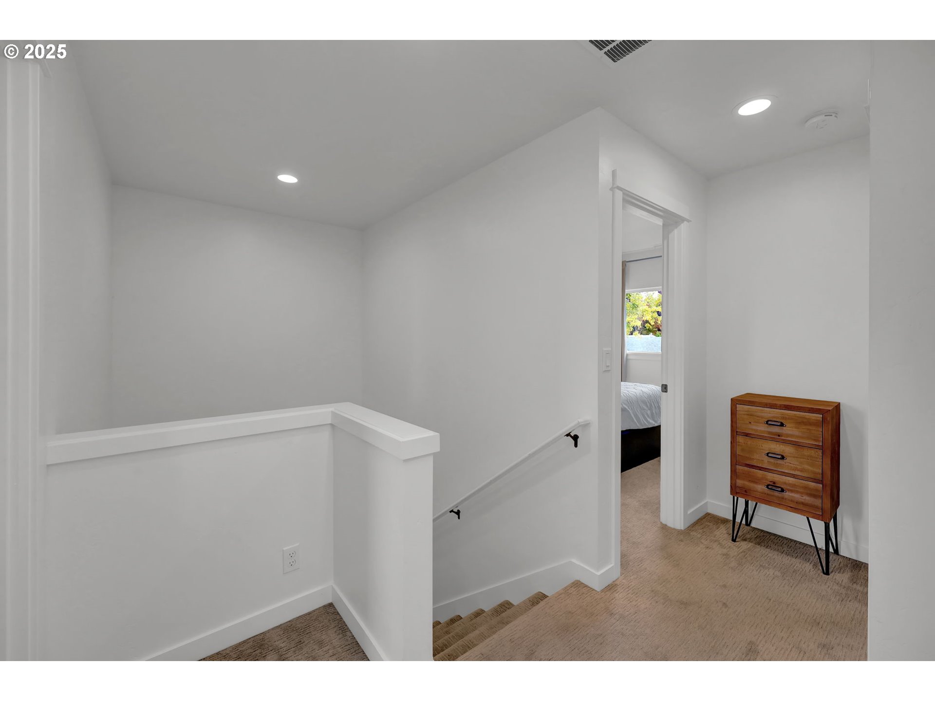 property viewer photo 25