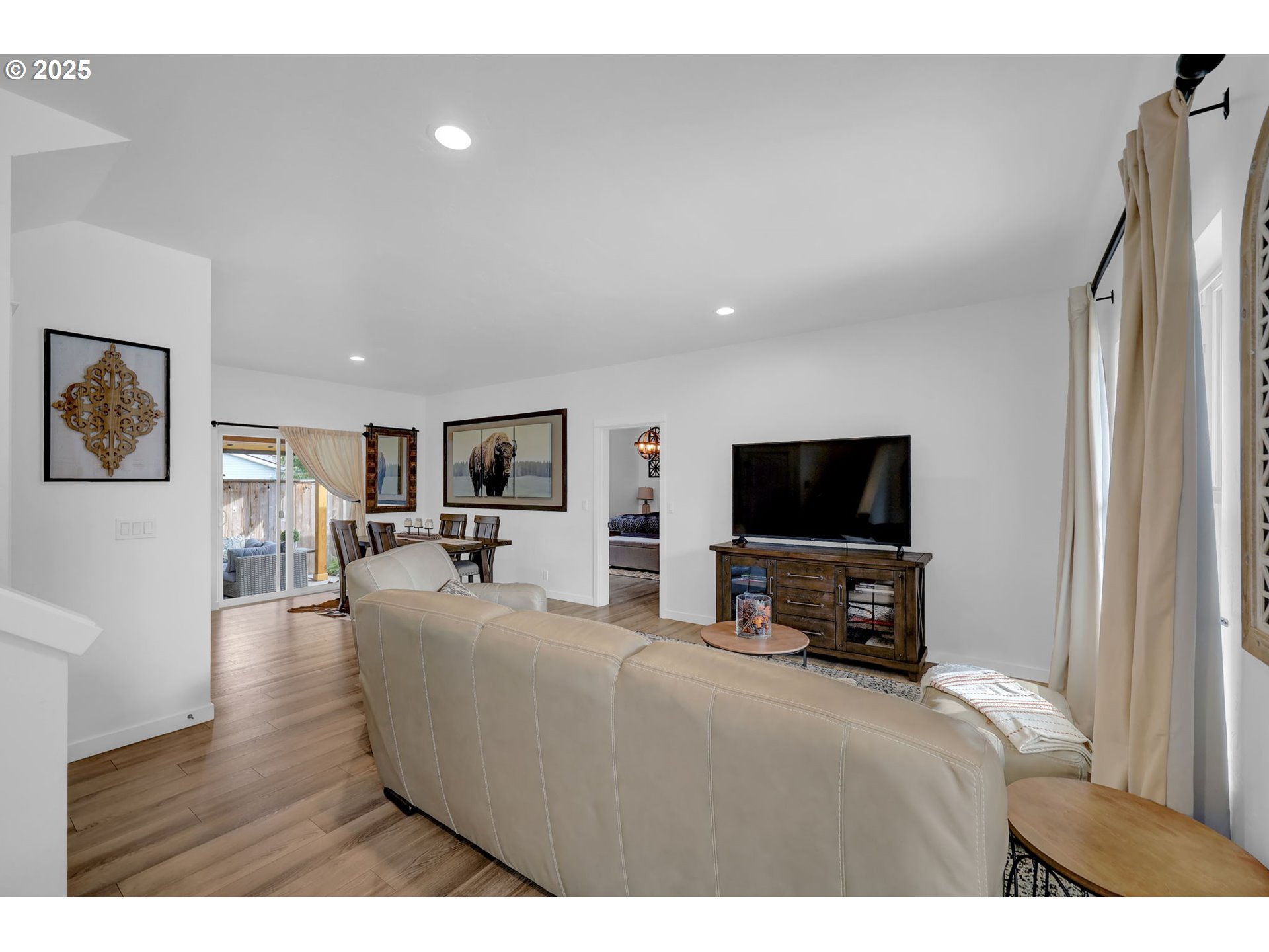 property viewer photo 8