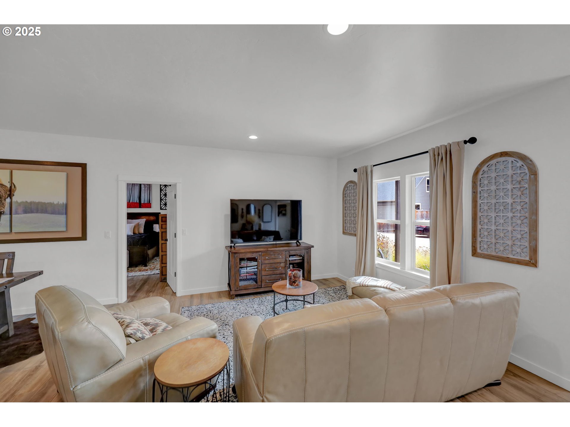 property viewer photo 9
