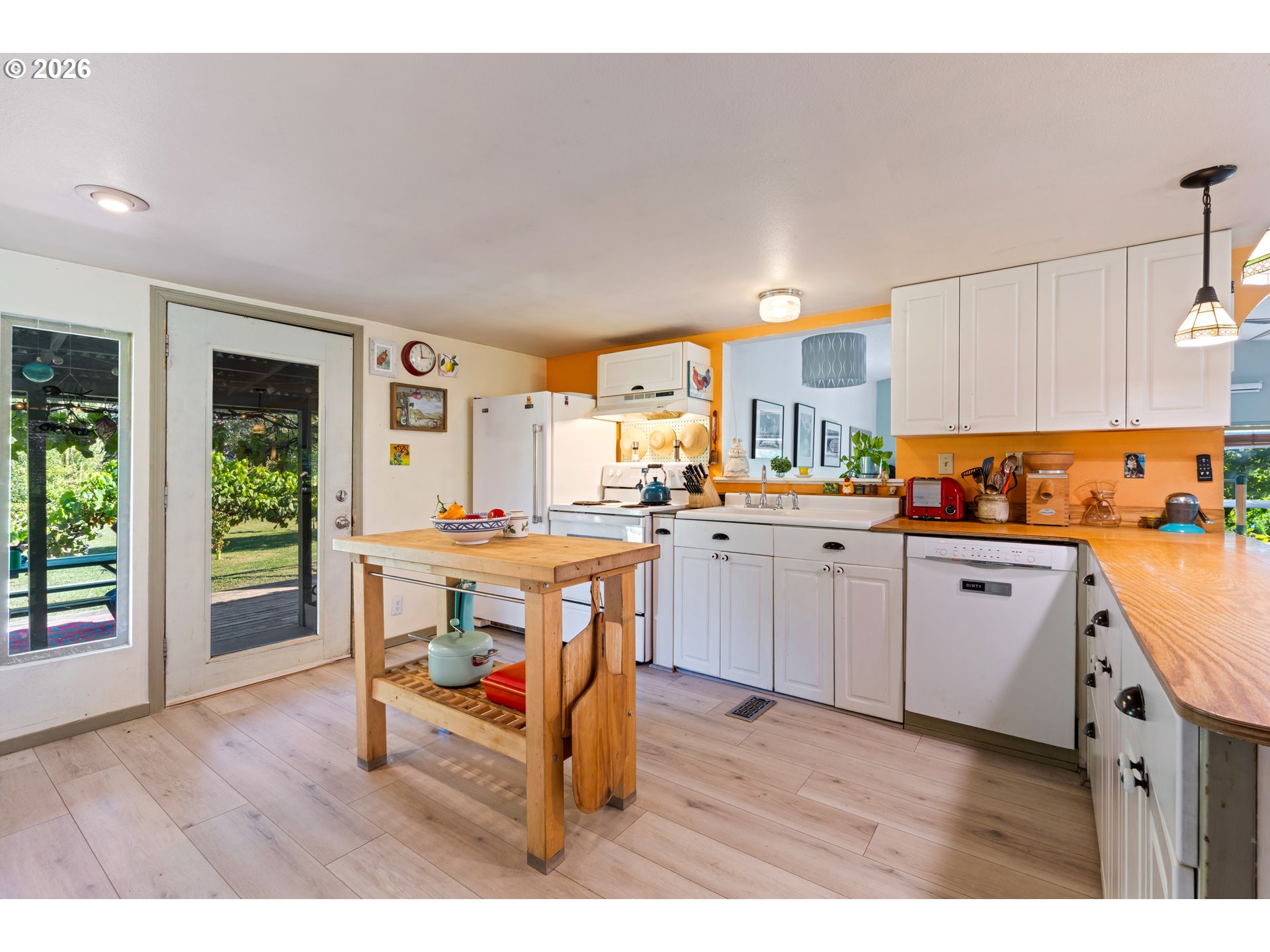main property photo 8