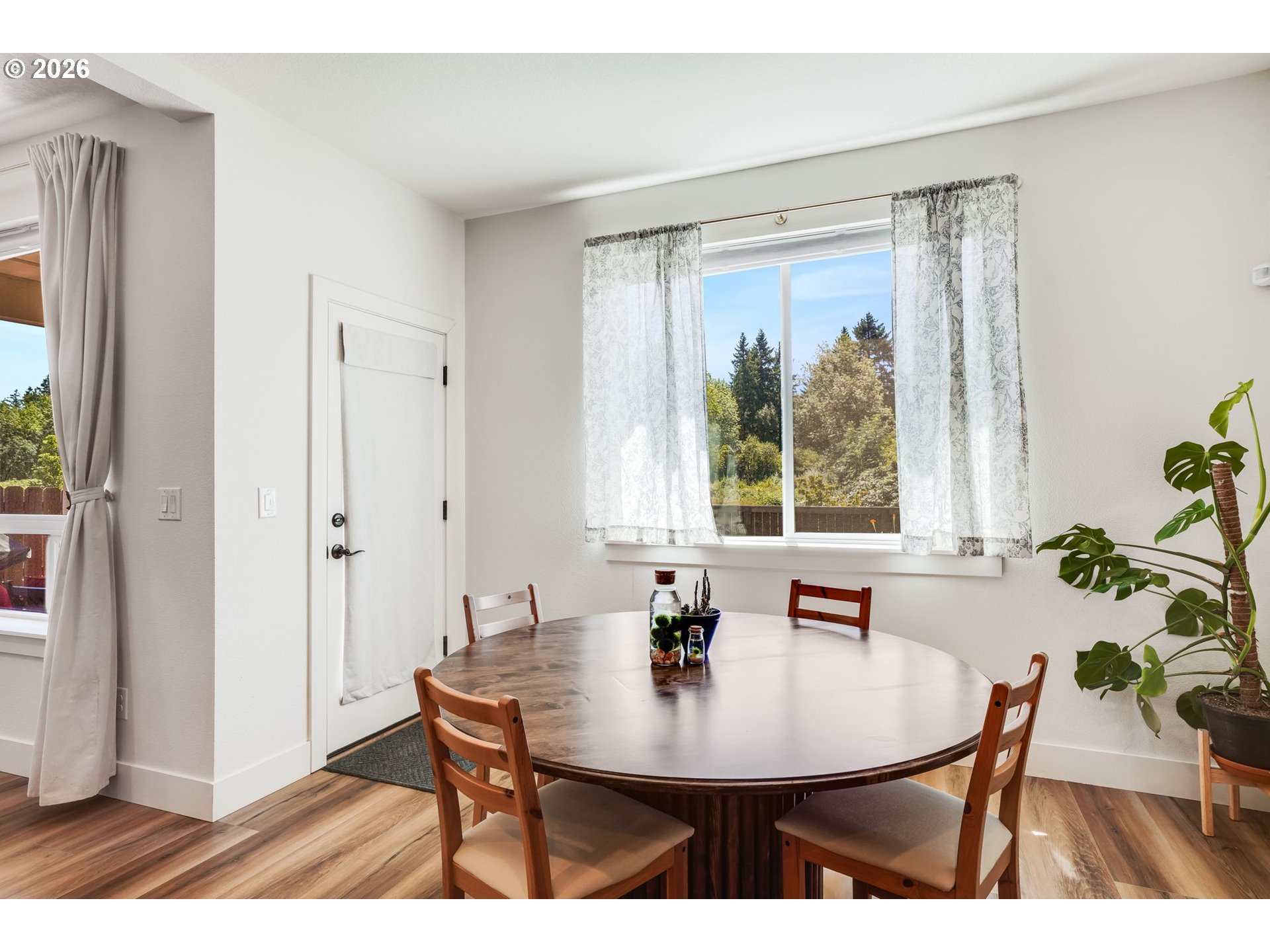 property viewer photo 9