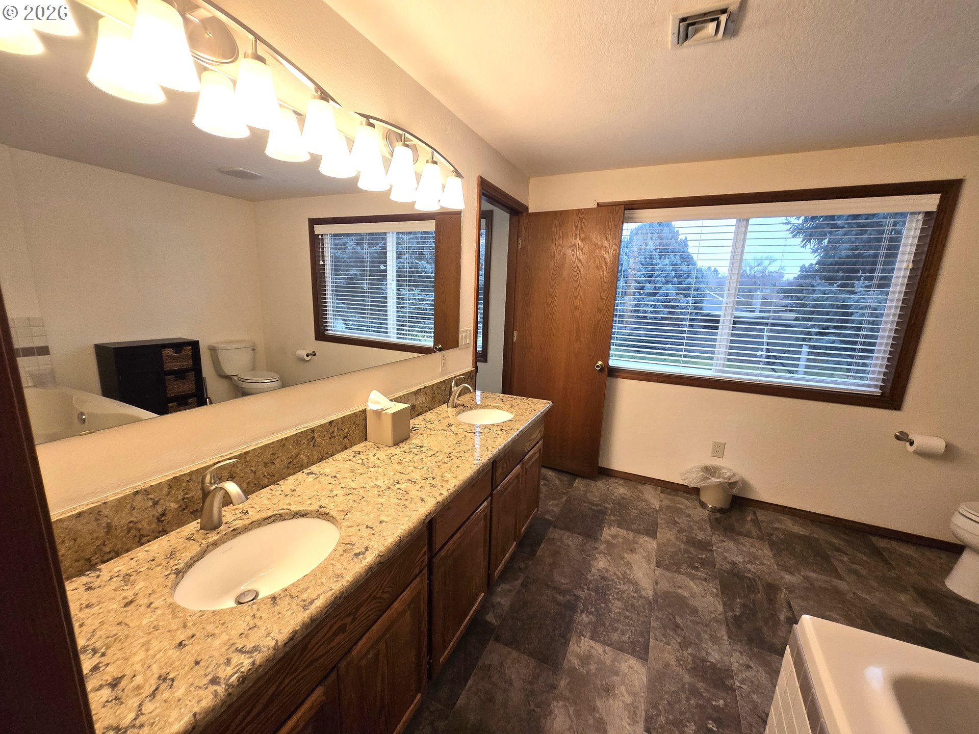 property viewer photo 23