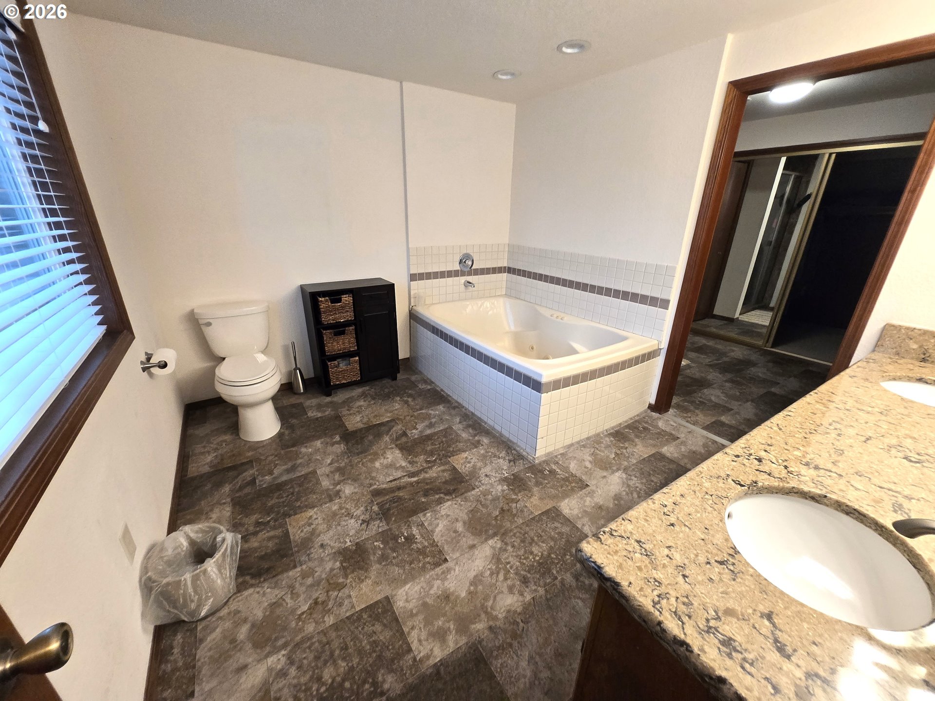 property viewer photo 24