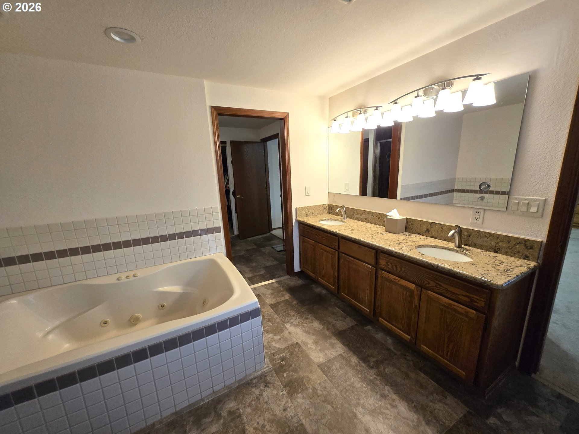 property viewer photo 25