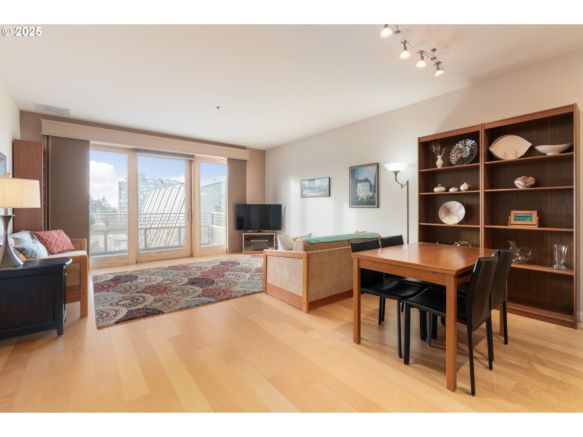 property viewer photo 2