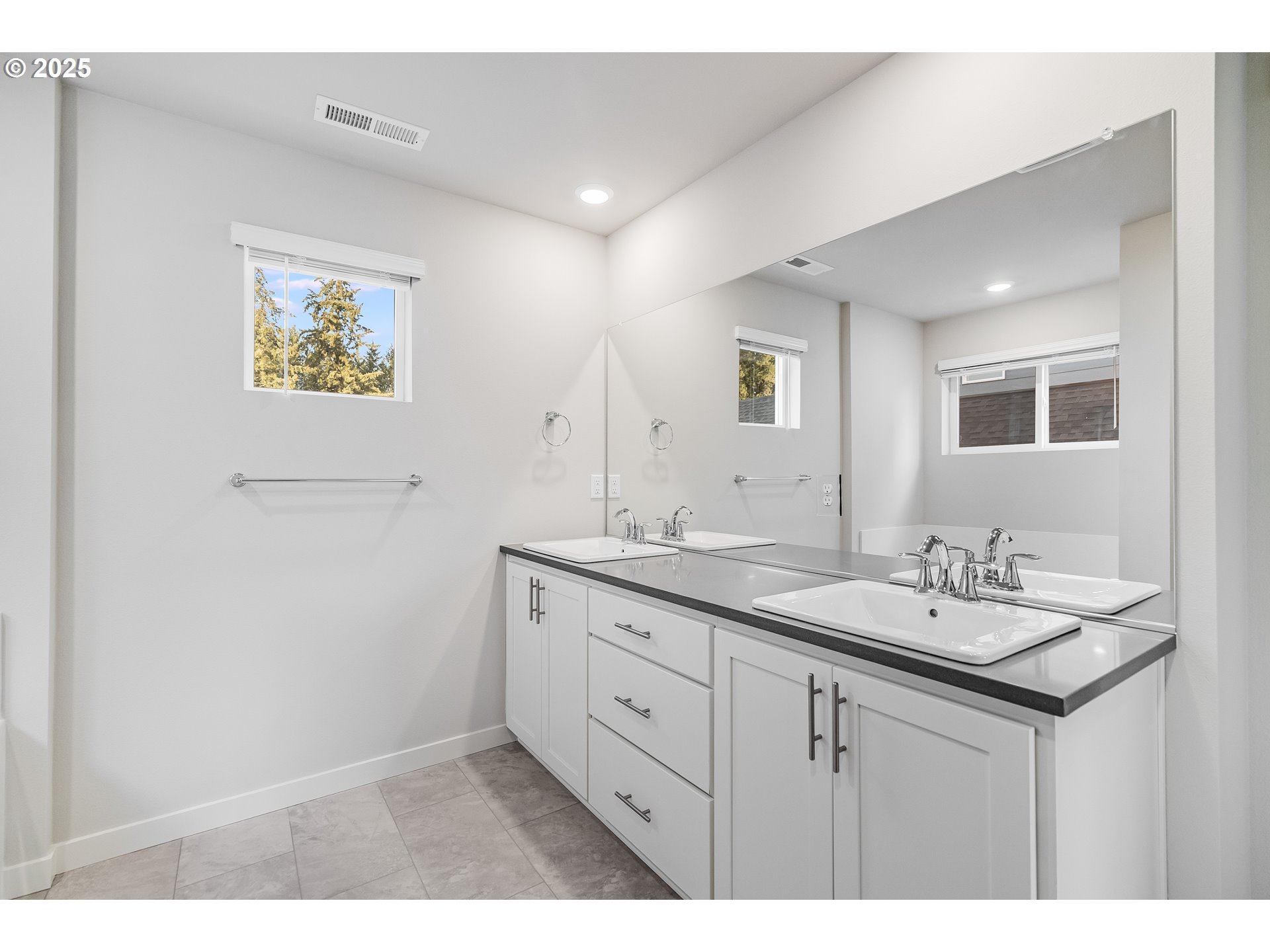 property viewer photo 19