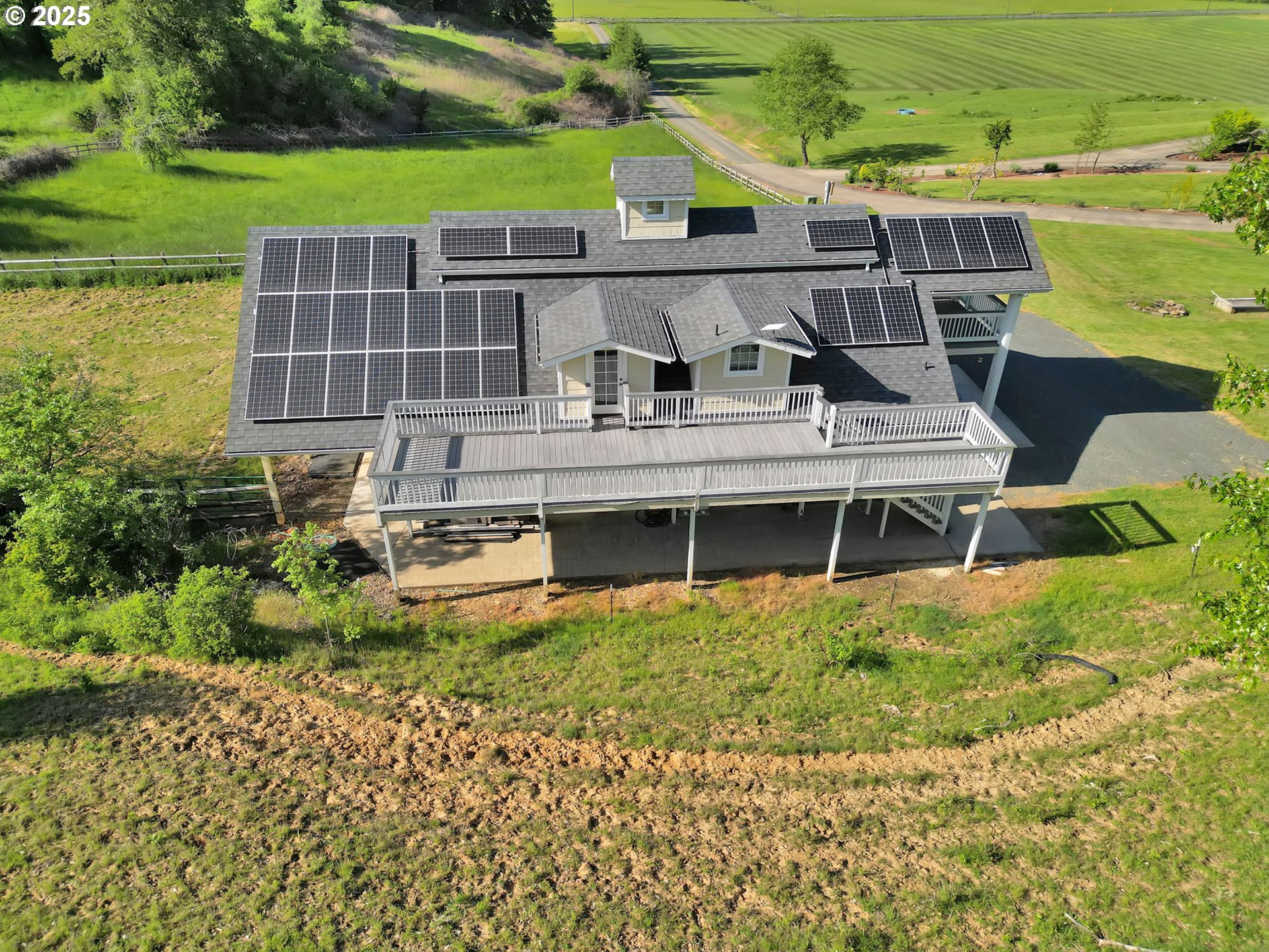 main property photo 40