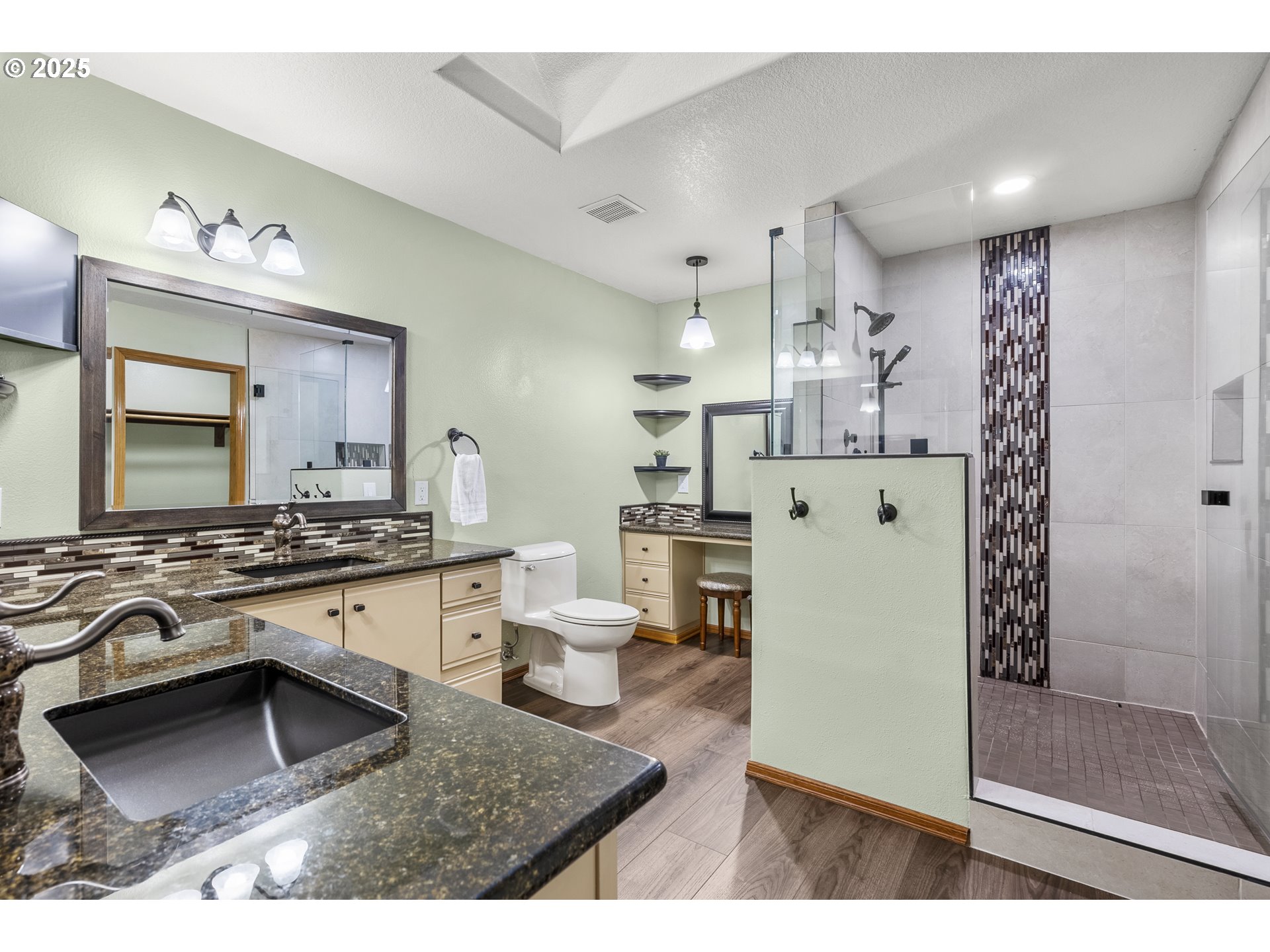 property viewer photo 23