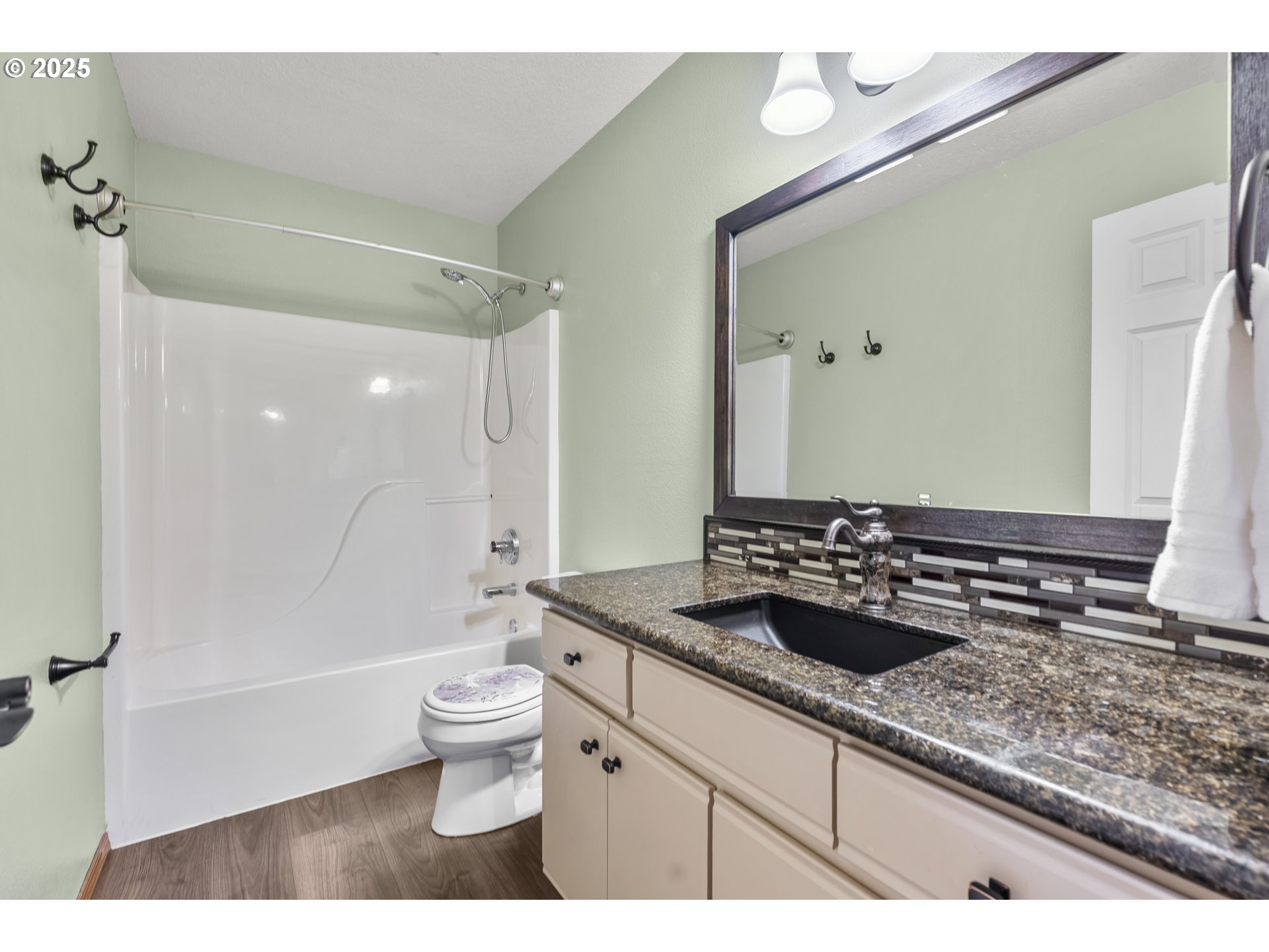 property viewer photo 30