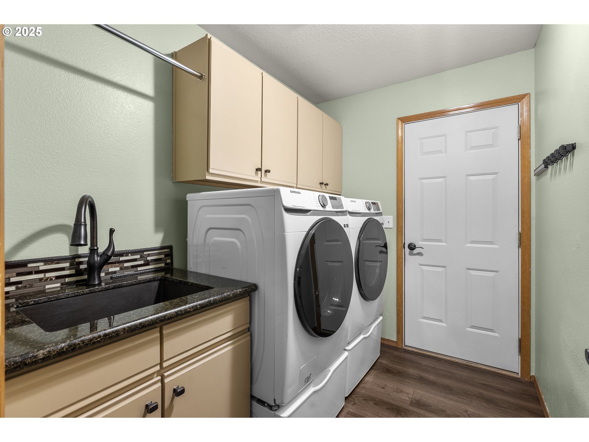 property viewer photo 33
