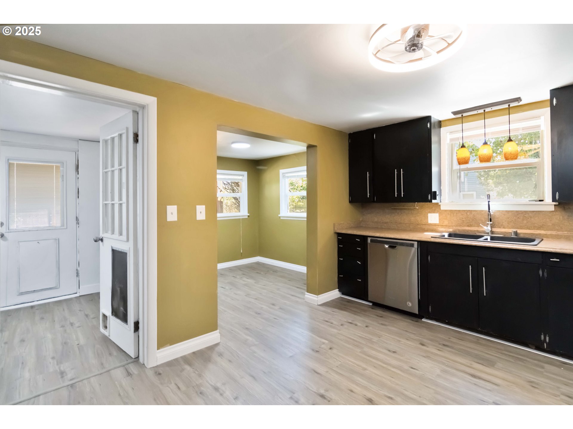property viewer photo 15