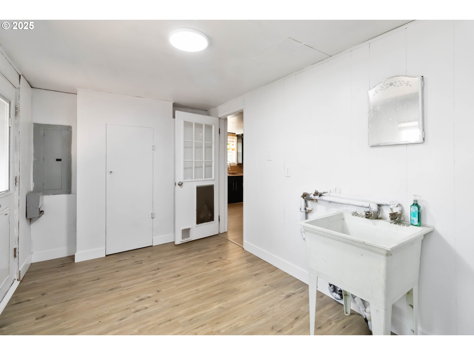 property viewer photo 24