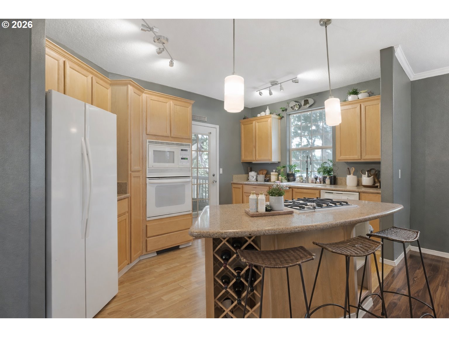 main property photo 3