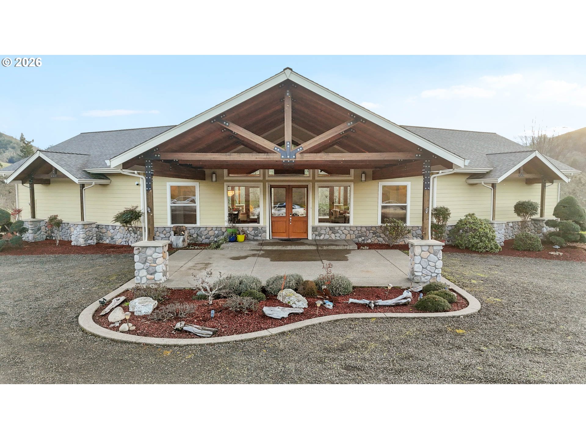main property photo 2
