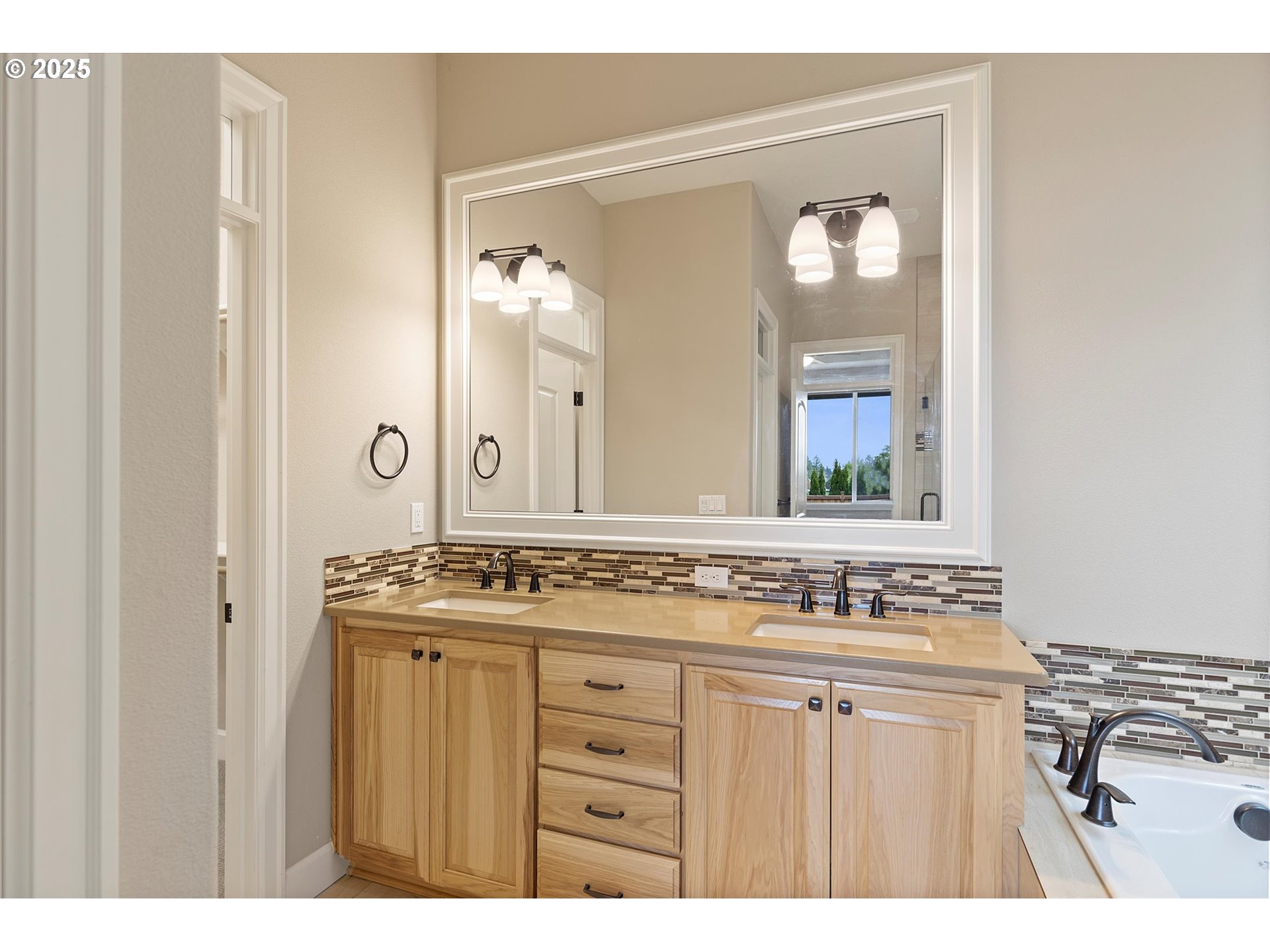 property viewer photo 25