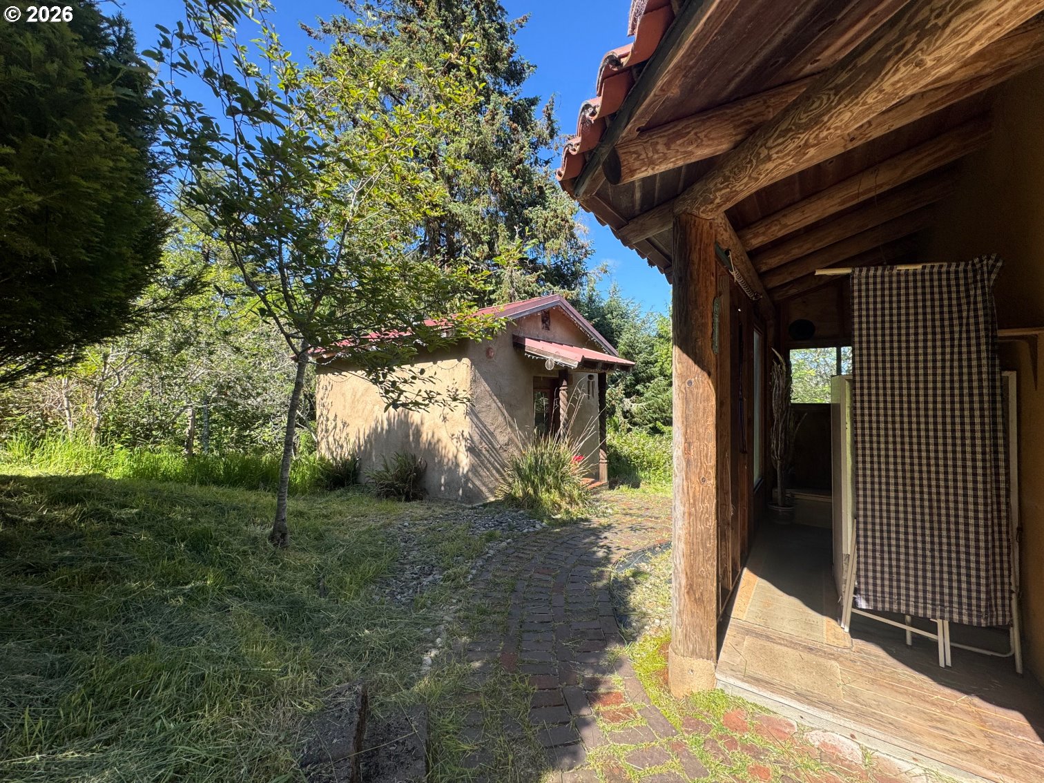 main property photo 28
