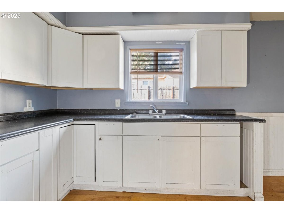 property viewer photo 18