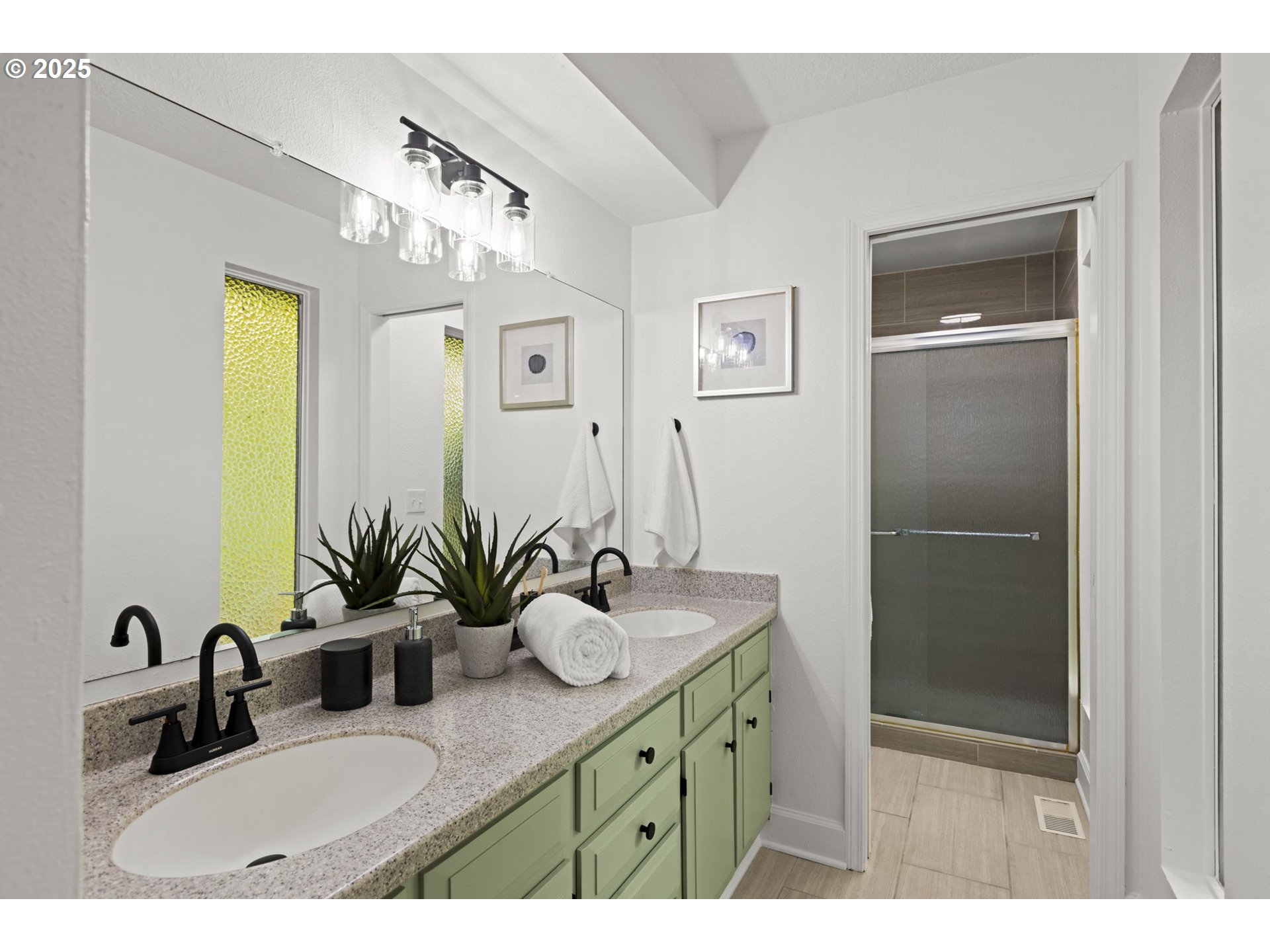 property viewer photo 22