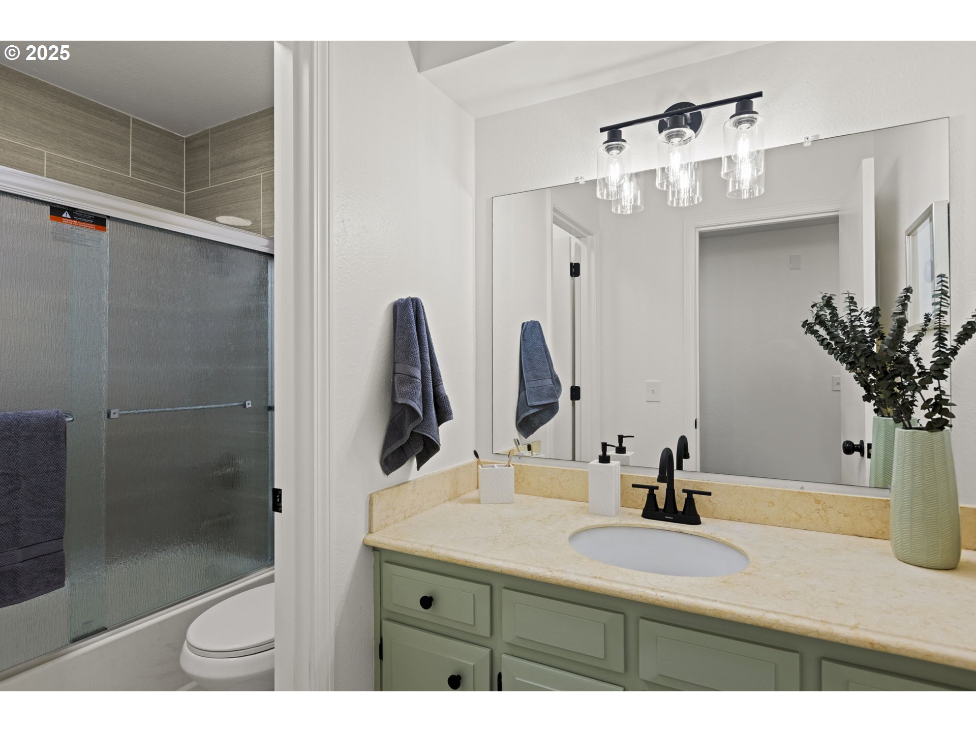 property viewer photo 25