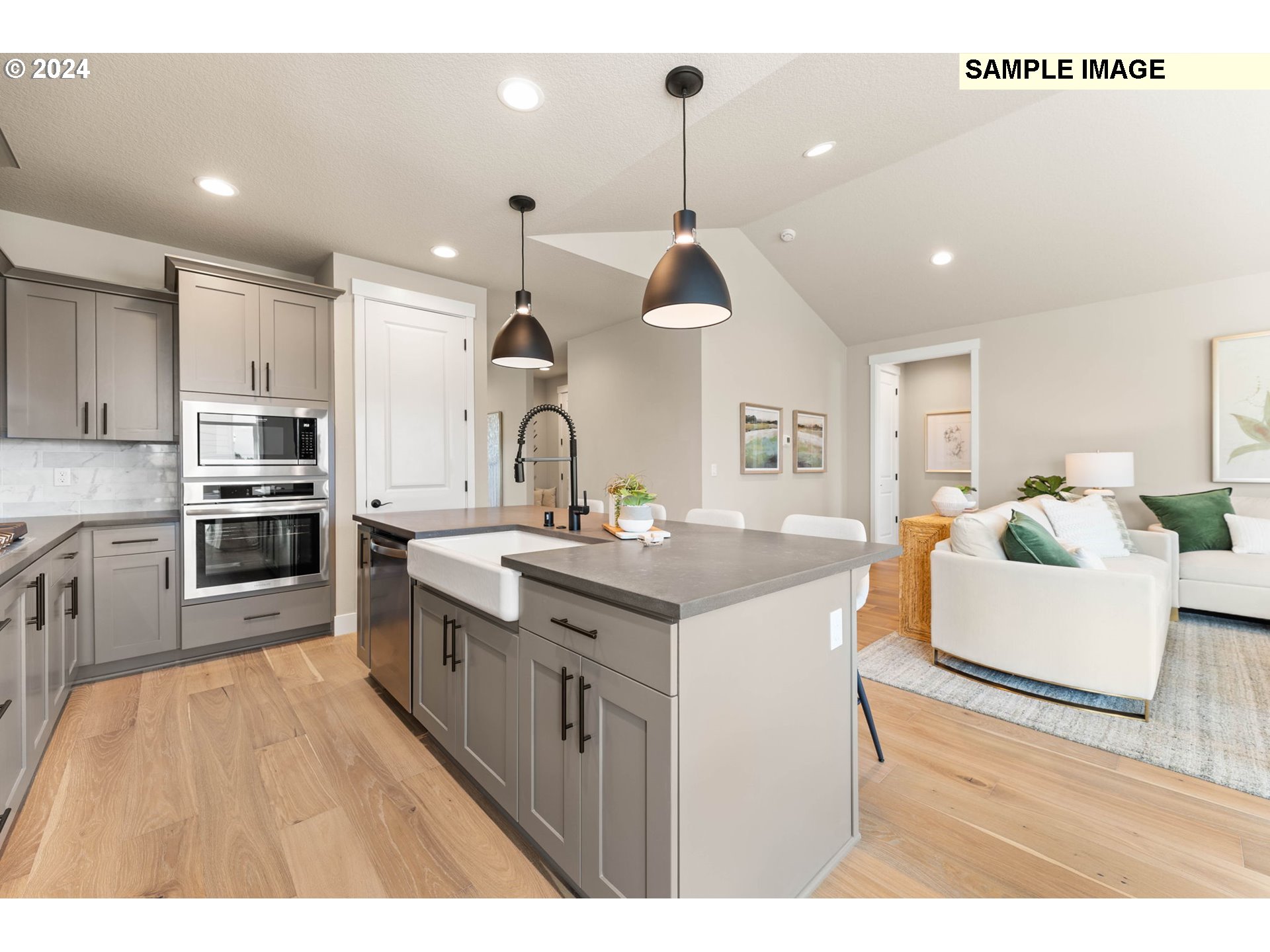 property viewer photo 6