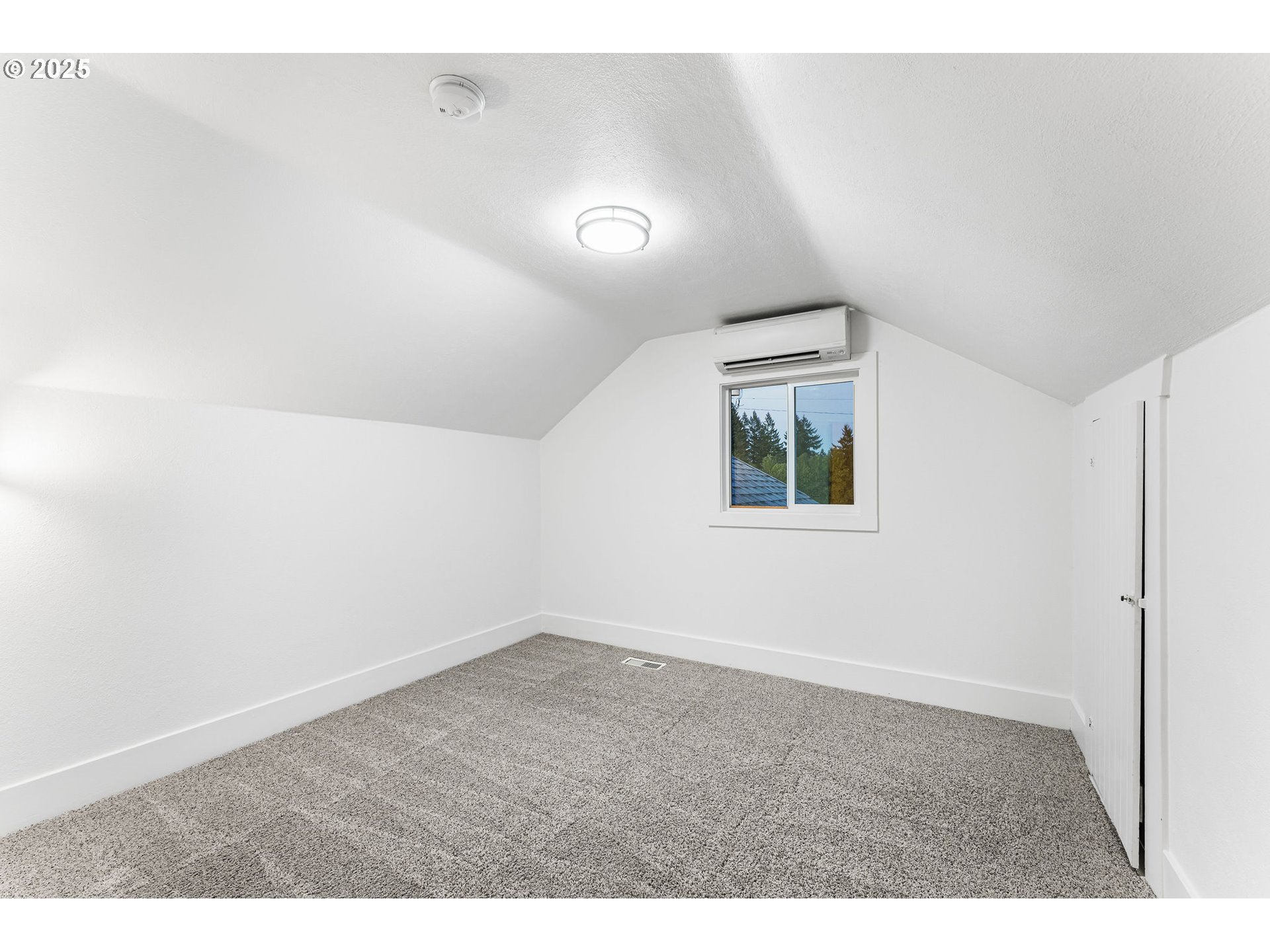 property viewer photo 18