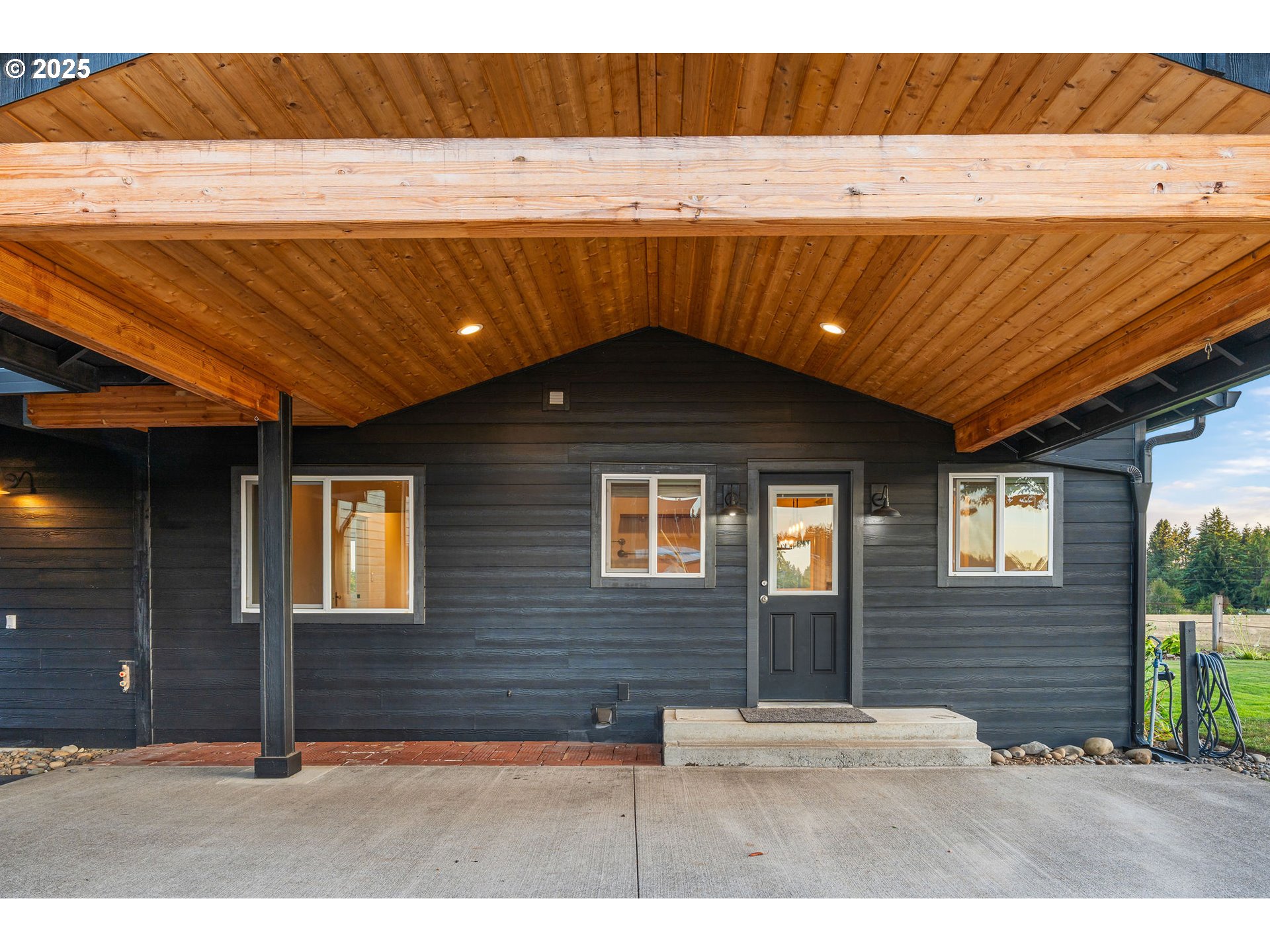 property viewer photo 23