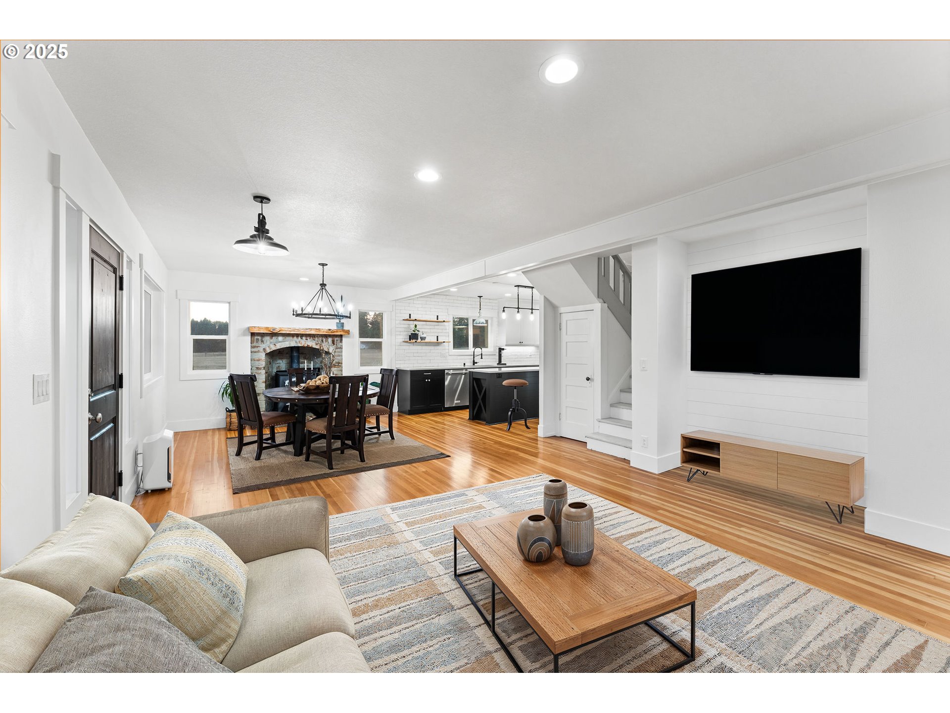 property viewer photo 3