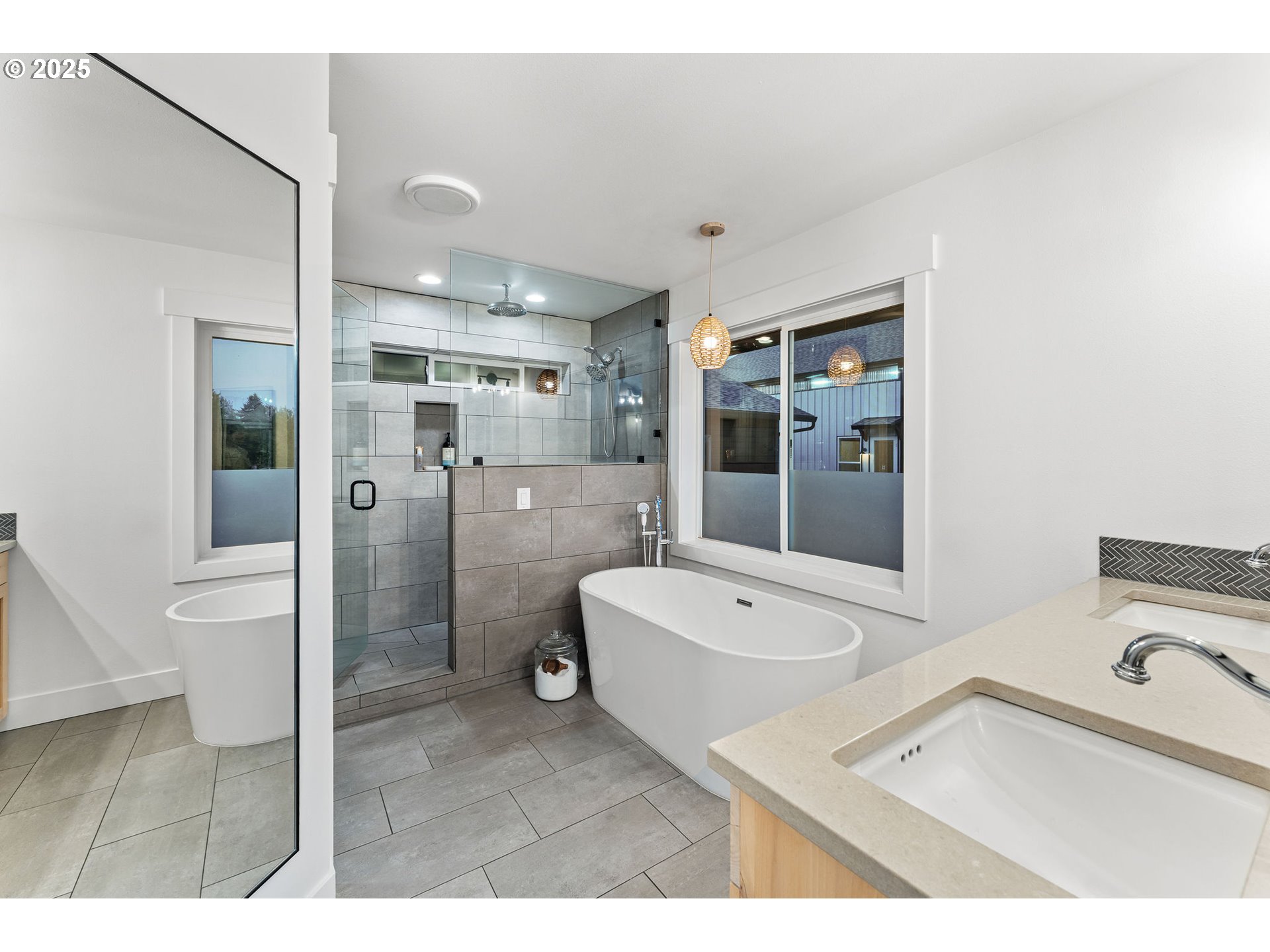property viewer photo 7