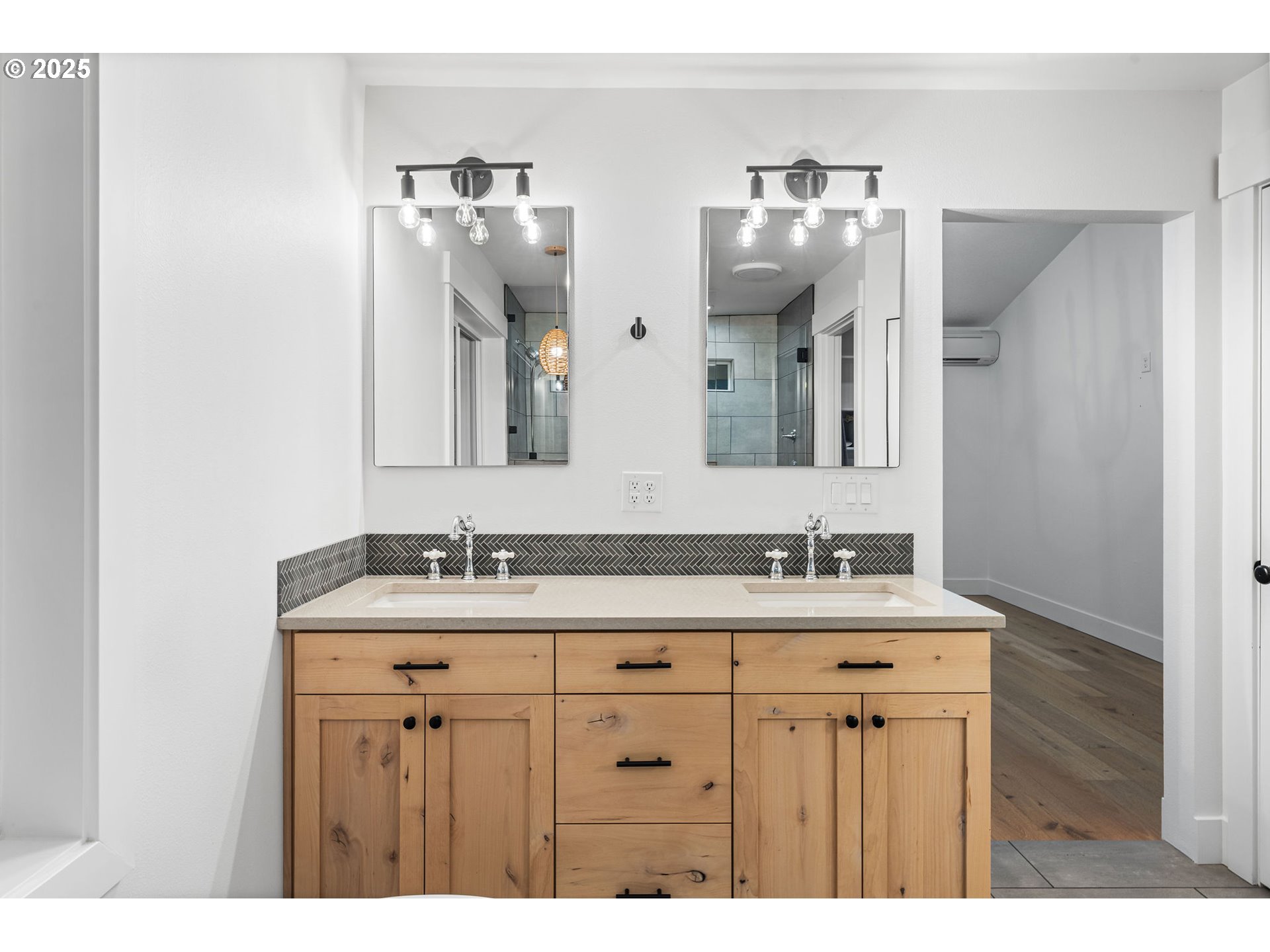 property viewer photo 9