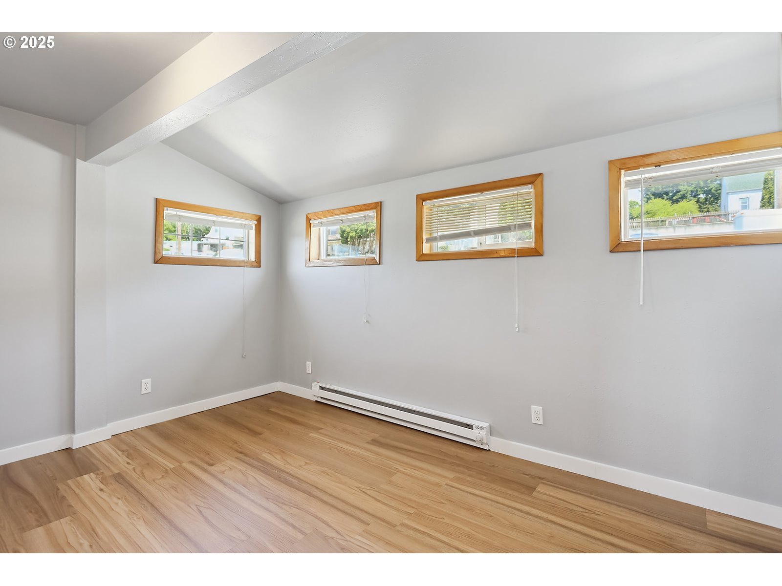property viewer photo 16