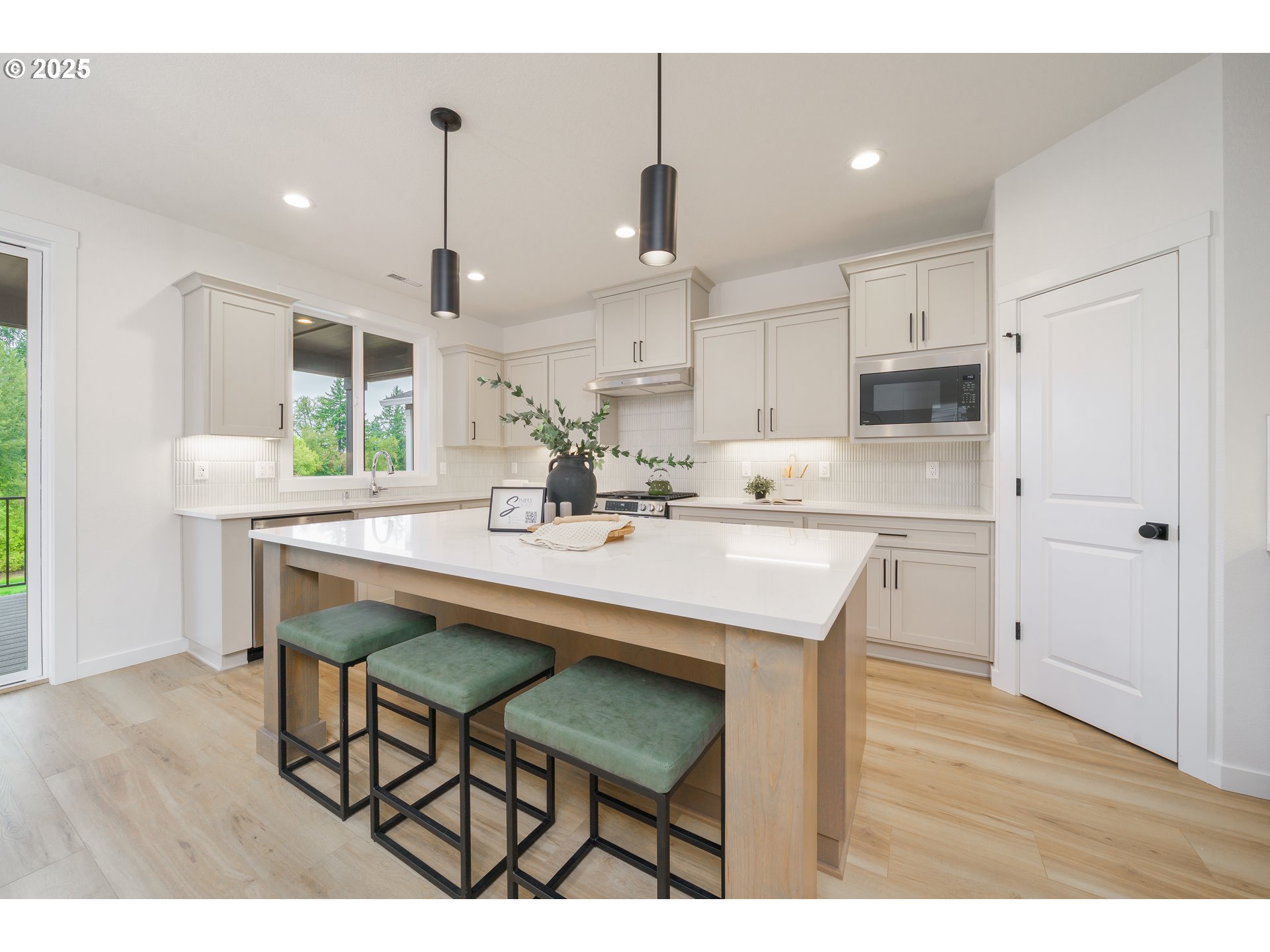 property viewer photo 19