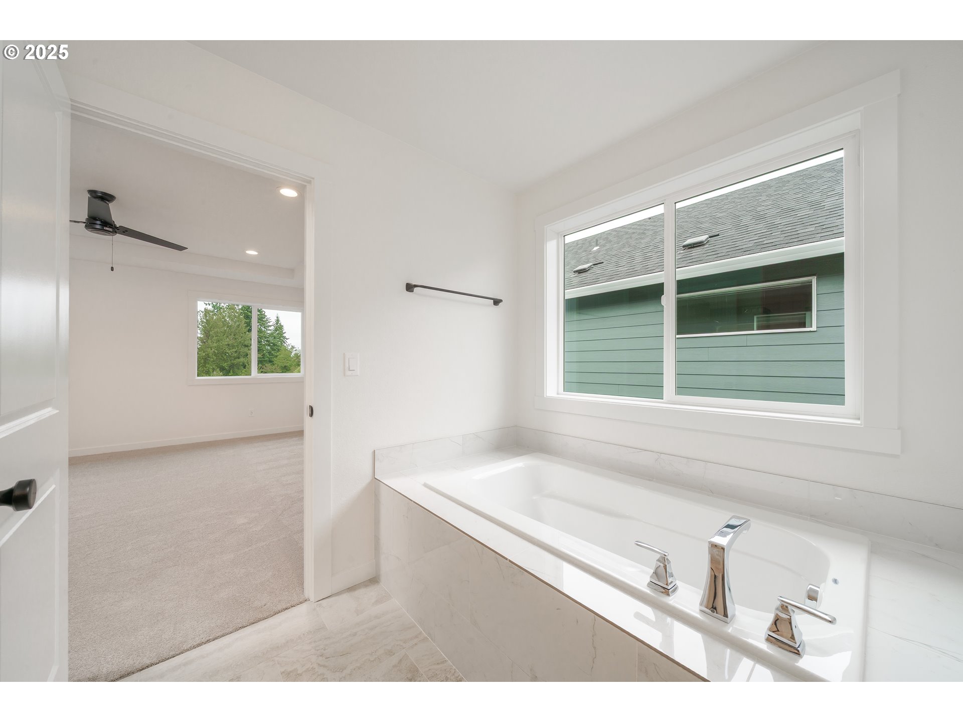 property viewer photo 33