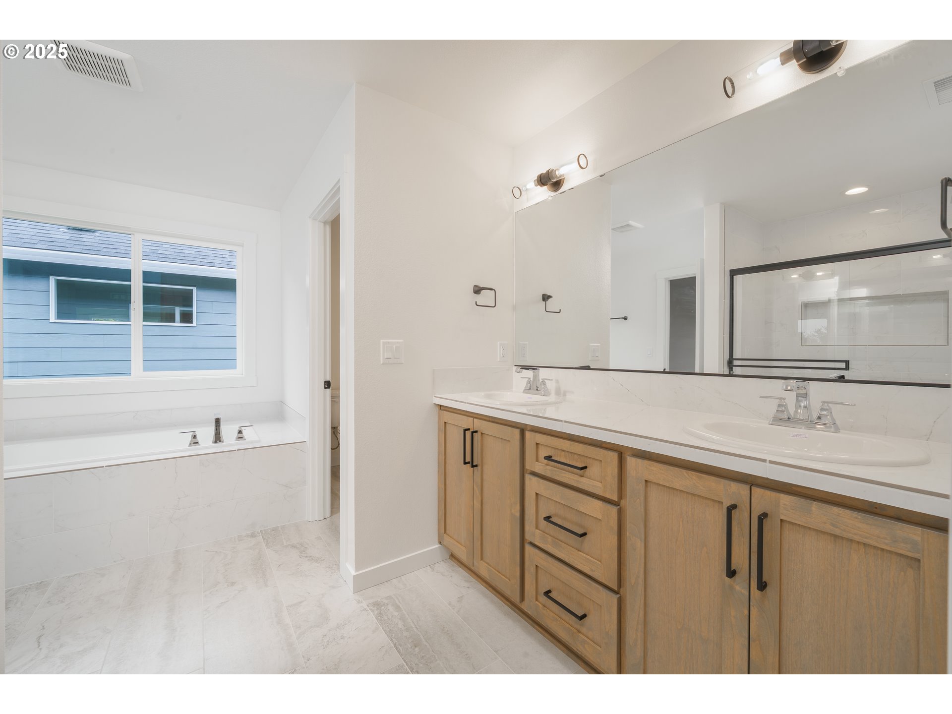 property viewer photo 35