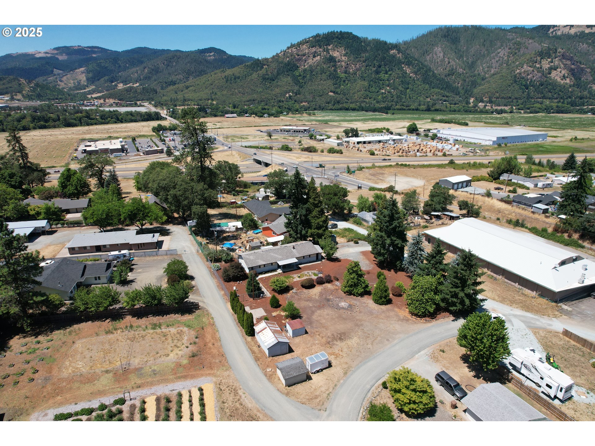 main property photo 31