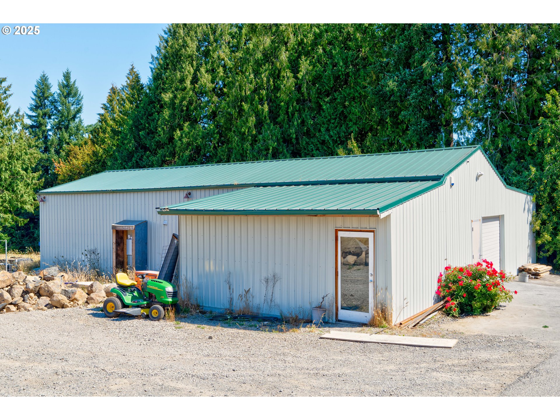 main property photo 37