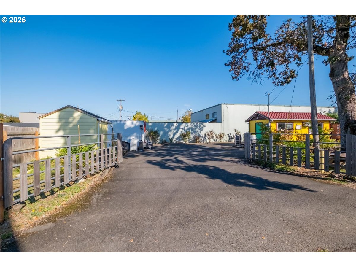 main property photo 29