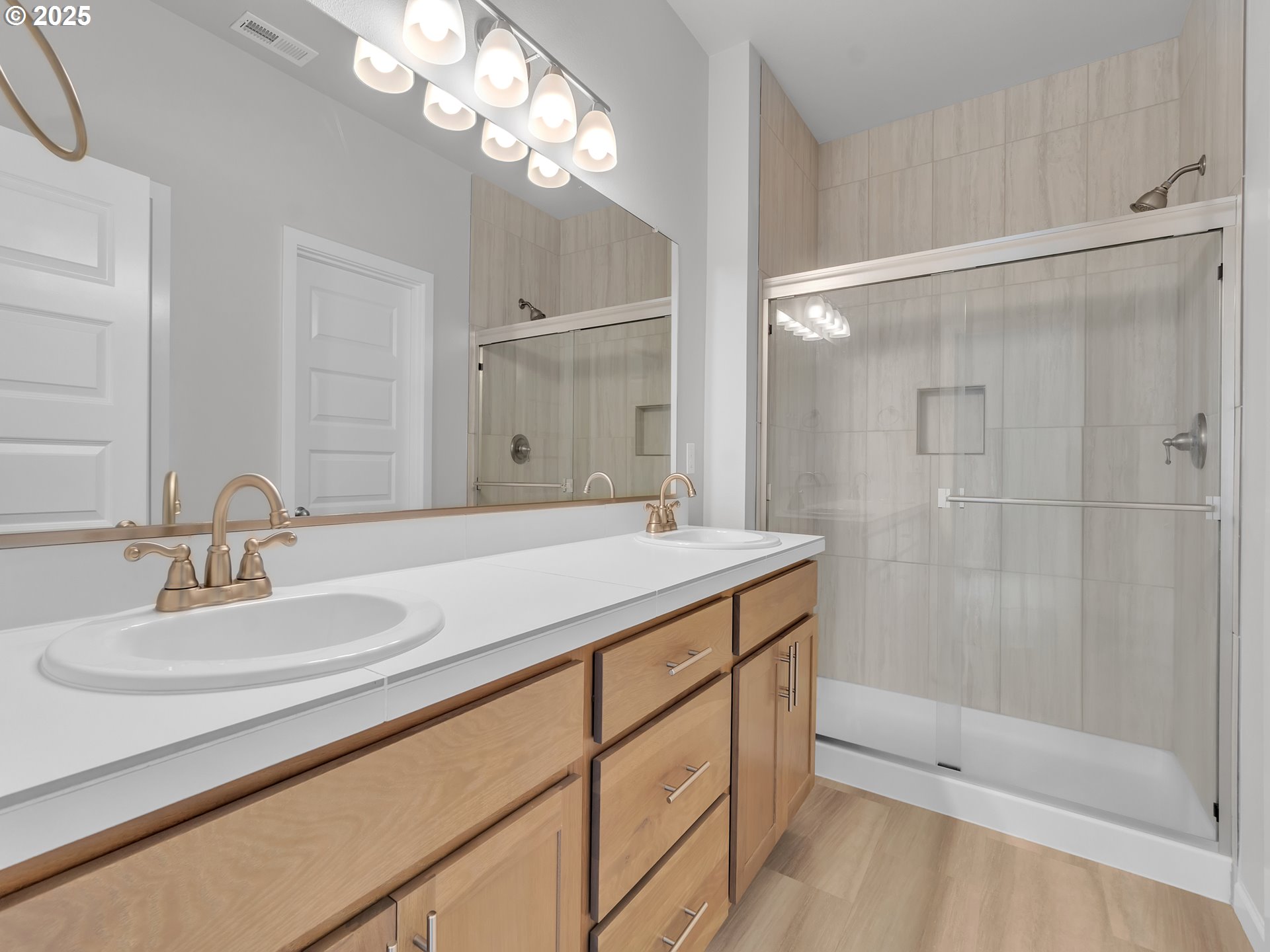 property viewer photo 12