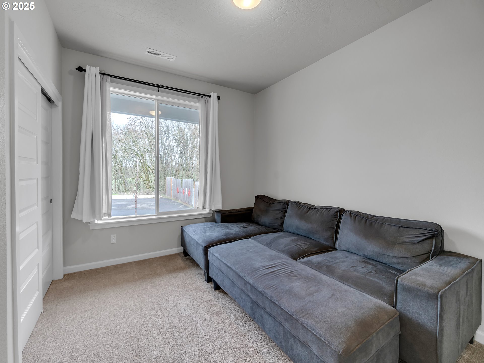property viewer photo 3