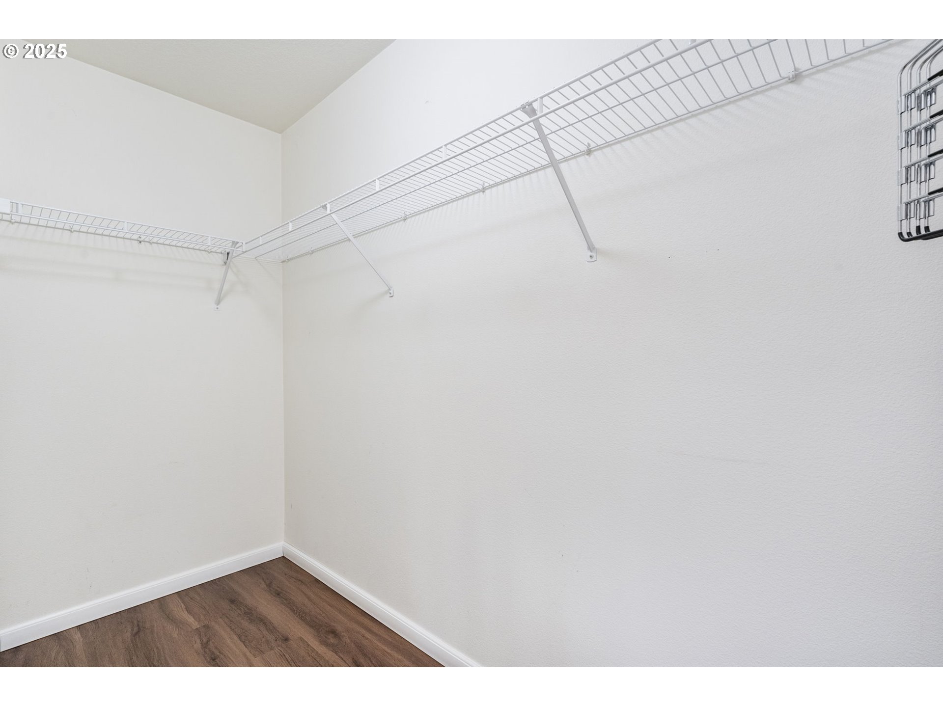 property viewer photo 17