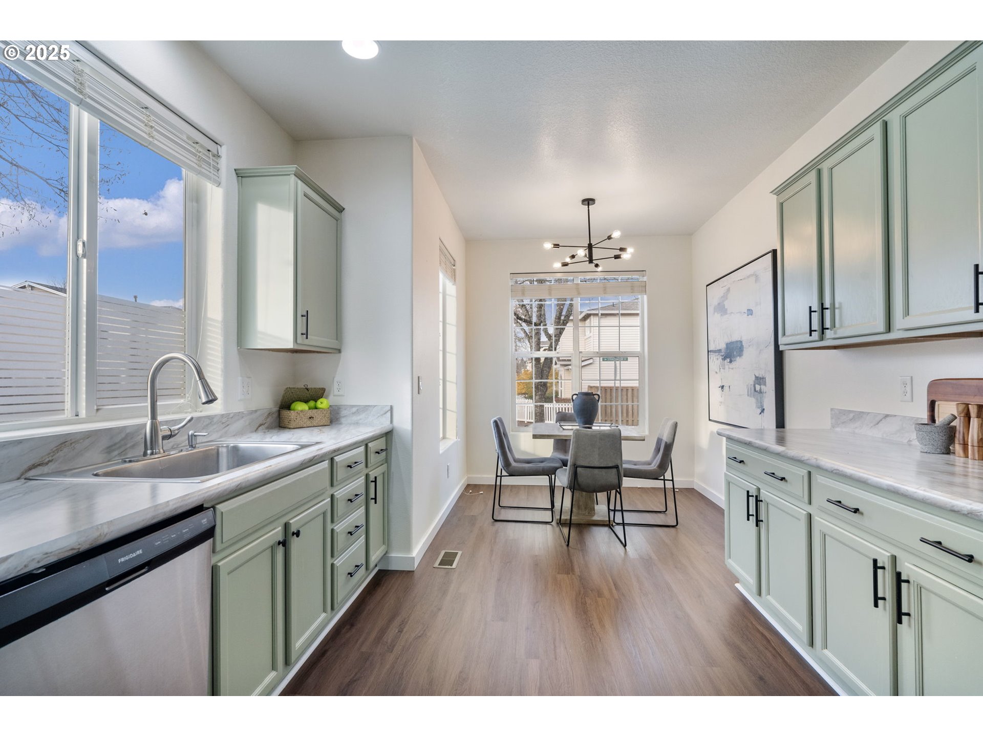 property viewer photo 7