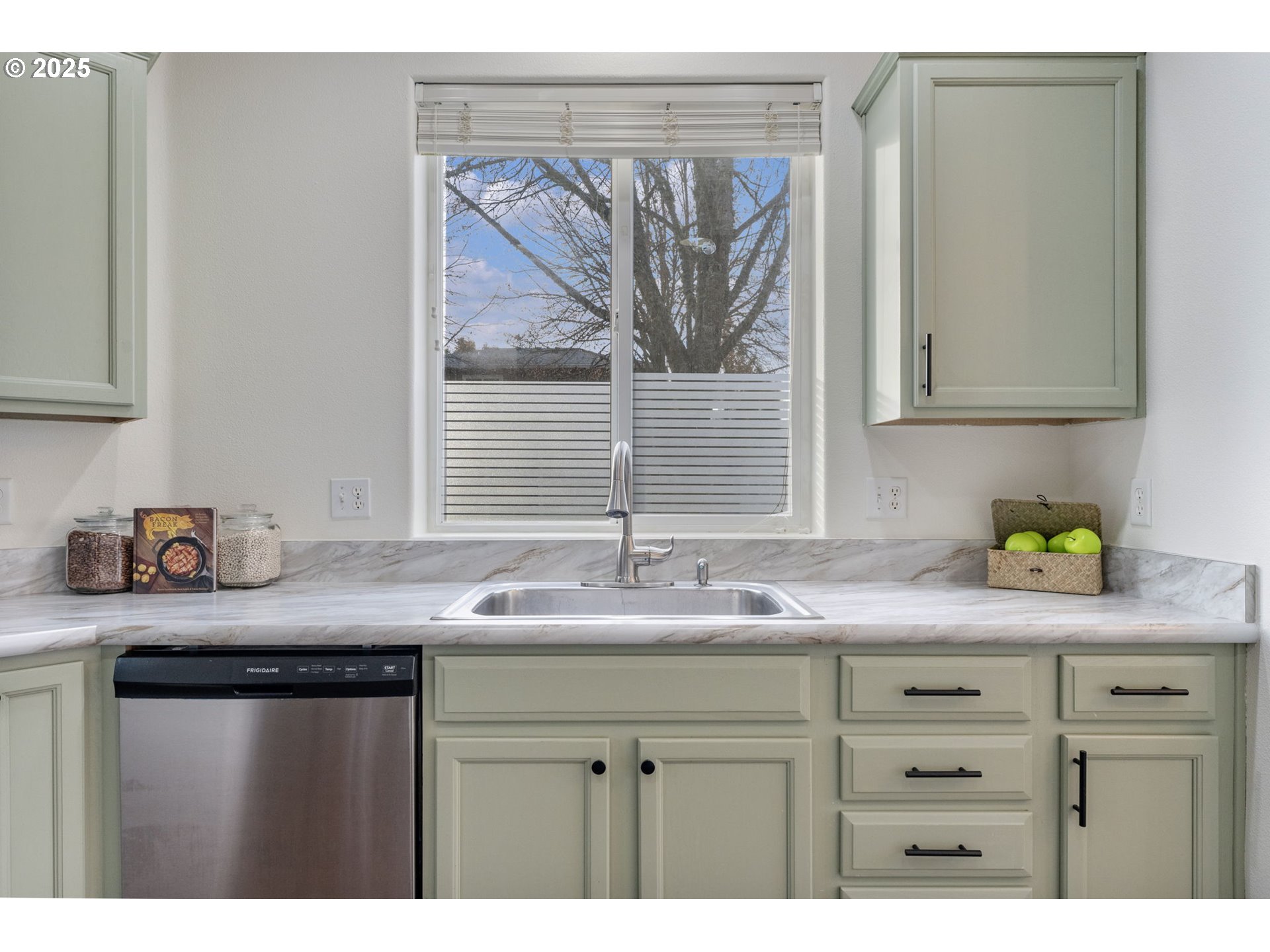 property viewer photo 8
