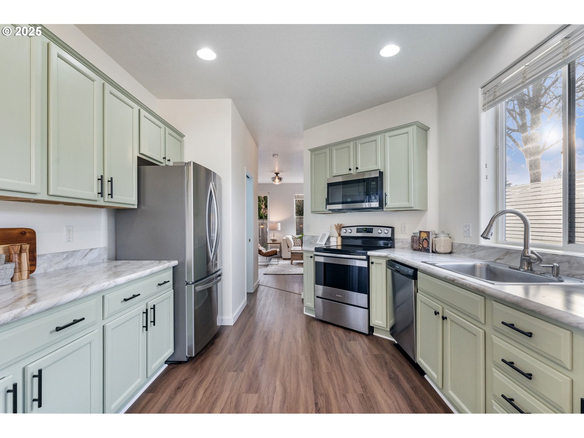 property viewer photo 9