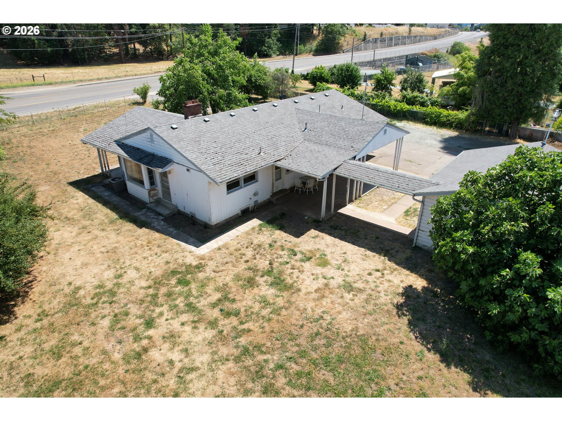 main property photo 28