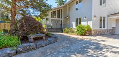 image of property with 4 Bed | 3 Bath | 4,876 Sqft